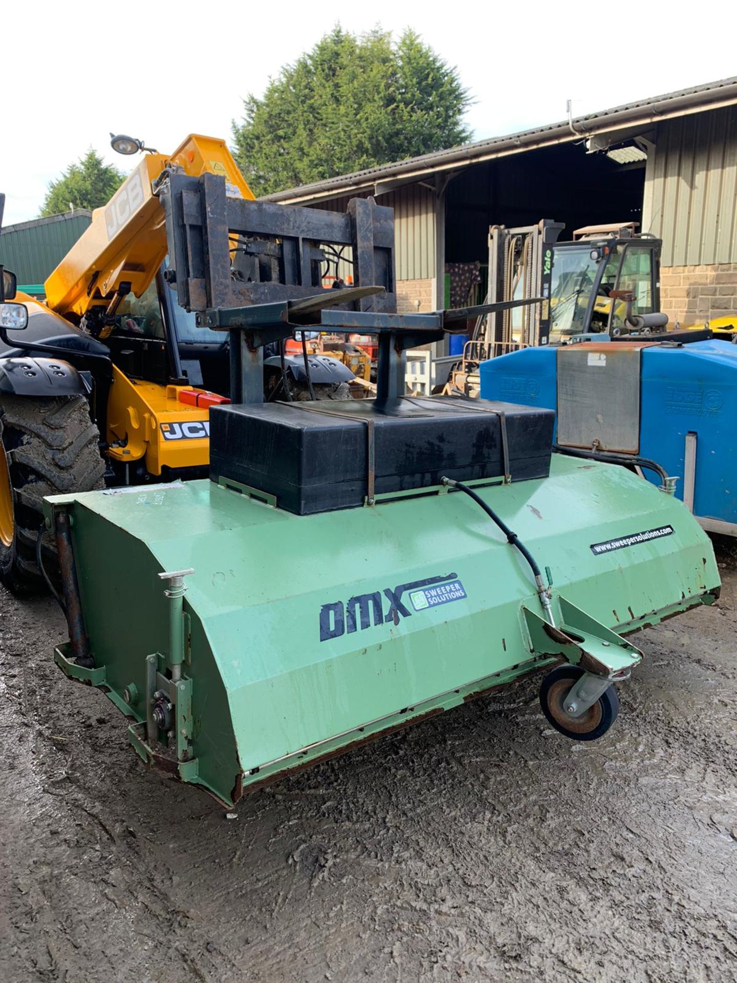 DMX SWEEPER SOLUTION SWEEPER BUCKET, ALL WORKS, CLEAN MACHINE, HYDRAULIC DRIVEN *PLUS VAT* - Image 6 of 6