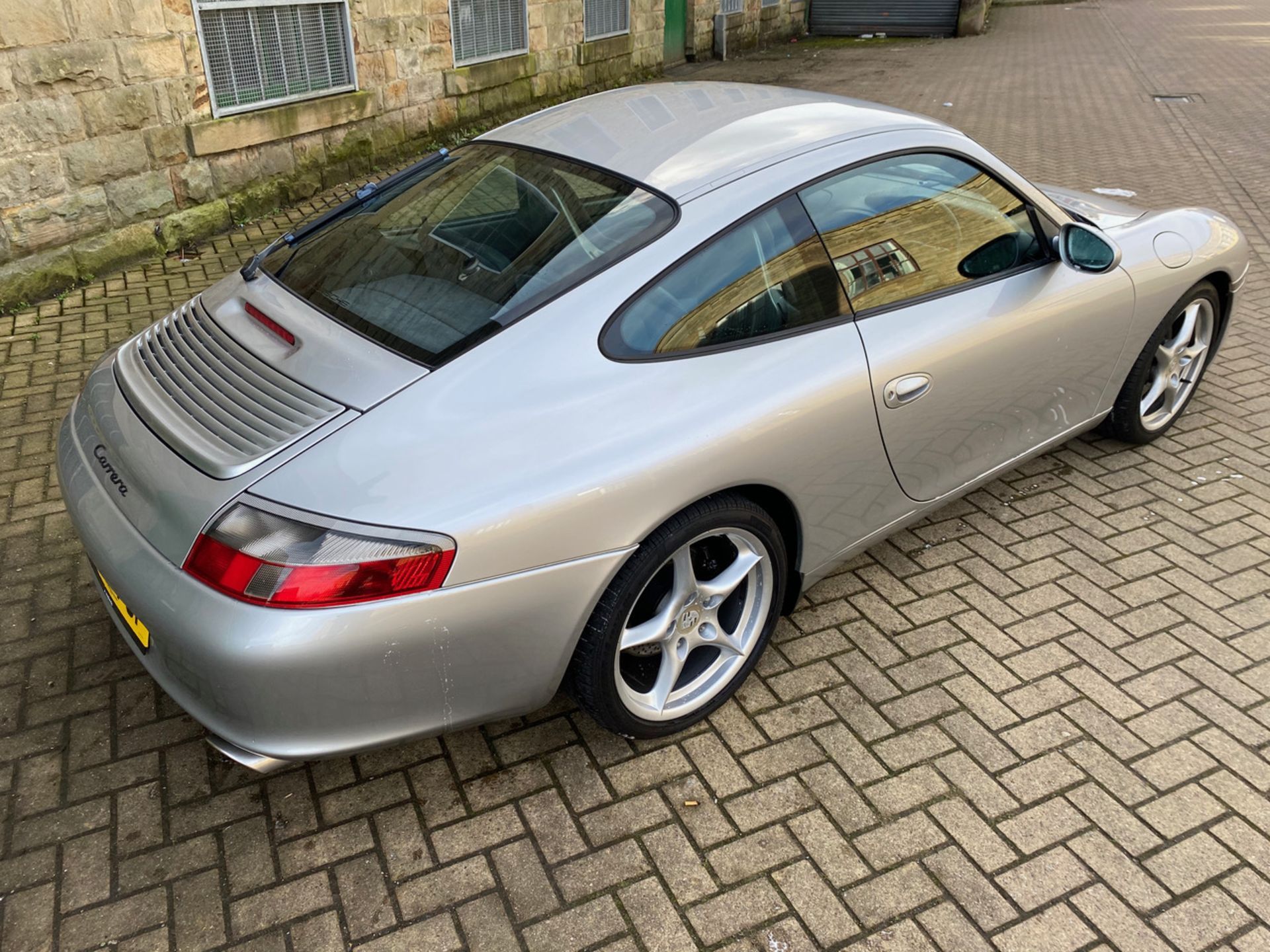 2003/52 REG PORSCHE 911 CARRERA 2 3.6 PETROL SILVER COUPE, SHOWING 3 FORMER KEEPERS *NO VAT* - Image 9 of 19