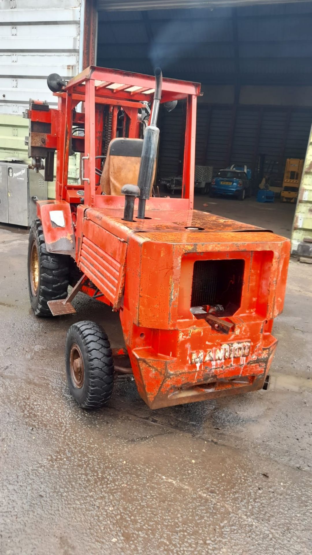 MANITOU MCE-30c 3 TON ROUGH TERRAIN, FORK TRUCK WITH FORKS AND BUCKET *PLUS VAT* - Image 6 of 8