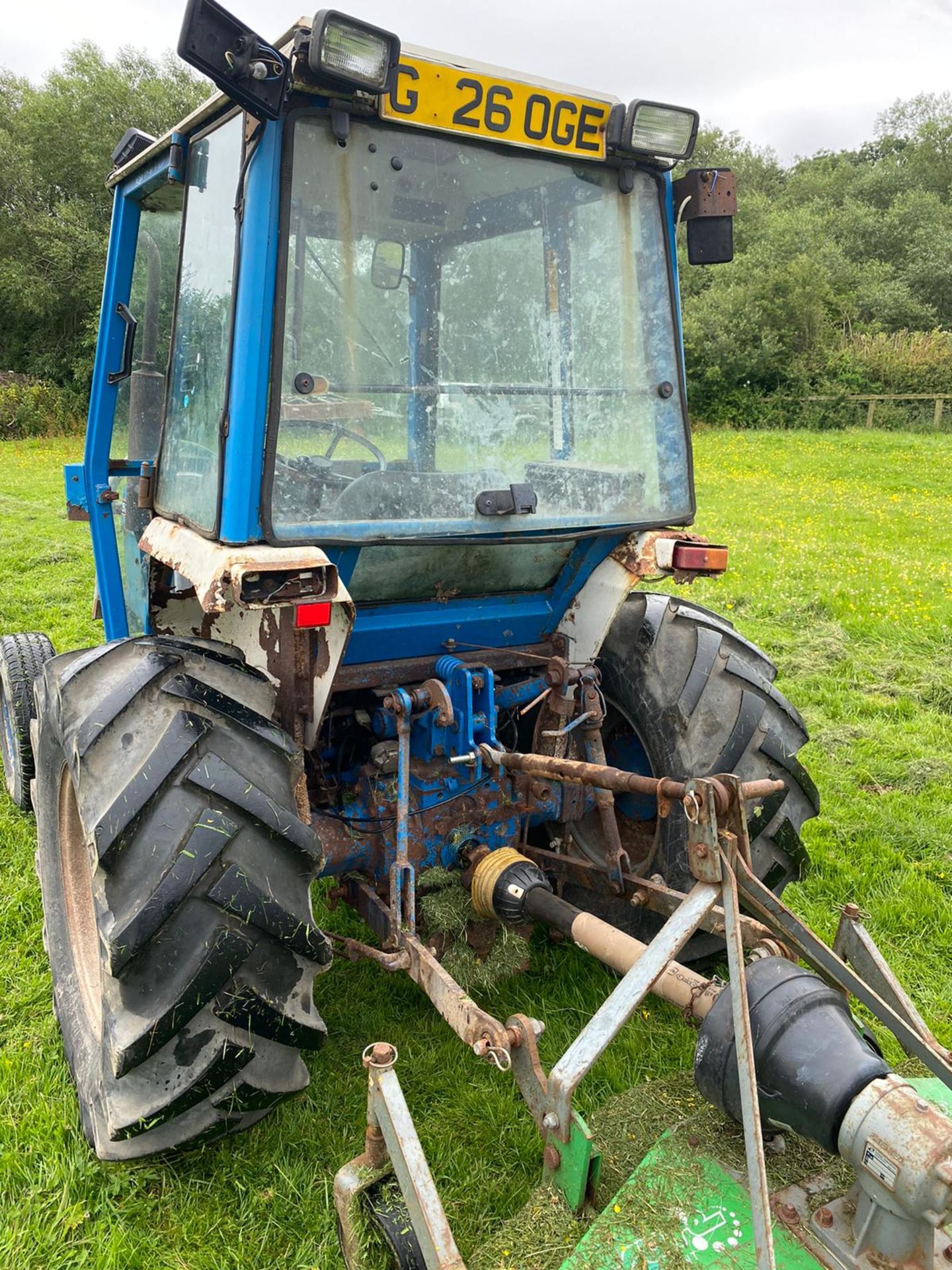 FORD 1920 COMPACT TRACTOR, ROAD REGISTERED, STARTS FIRST TURN OF THE KEY, RUNS & WORKS AS IT SHOULD - Image 6 of 8