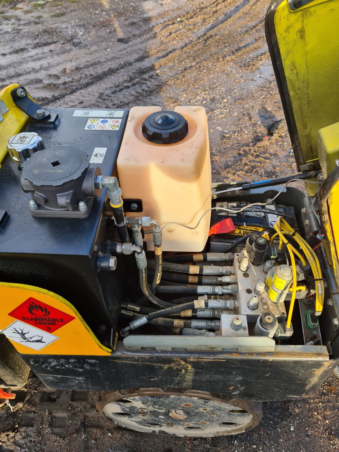 WACKER NEUSON TWIN VIBRATING ROLLER FULL WORKING ORDER 204 HOURS, YEAR 2014 *PLUS VAT* - Image 5 of 9