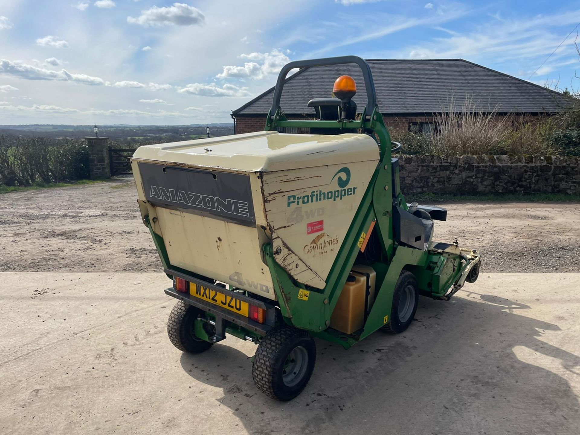 2012 AMAZONE PROFIHOPPER RIDE ON MOWER, RUNS, DRIVES AND CUTS, IN GOOD CONDITION *PLUS VAT* - Image 8 of 14