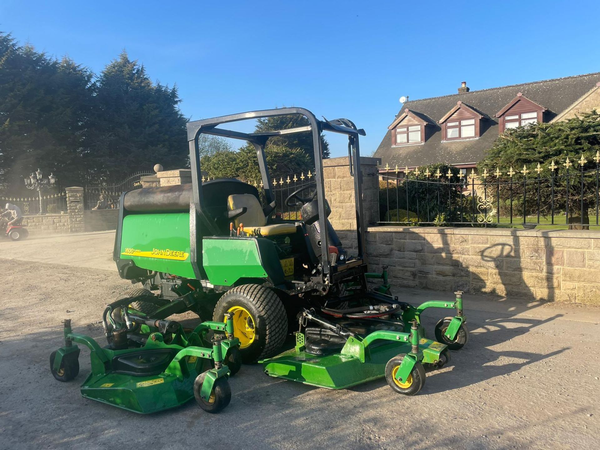 JOHN DEERE 1600 TURBO RIDE ON MOWER, LOW HOURS, 4 WHEEL DRIVE *NO VAT*