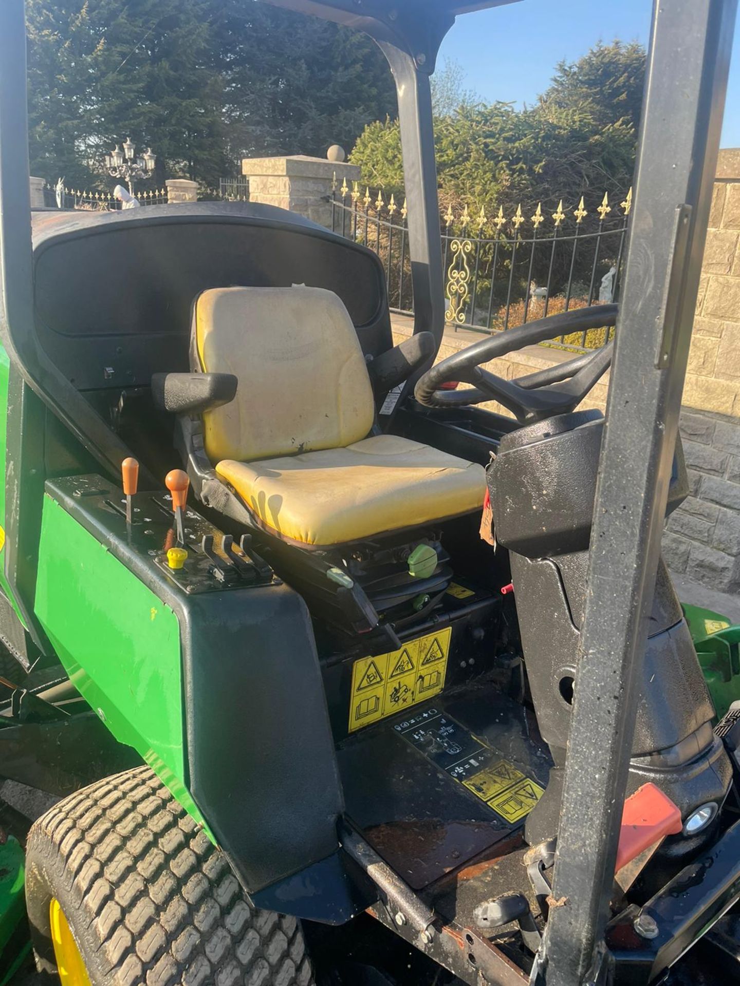 JOHN DEERE 1600 TURBO RIDE ON MOWER, LOW HOURS, 4 WHEEL DRIVE *NO VAT* - Image 5 of 6