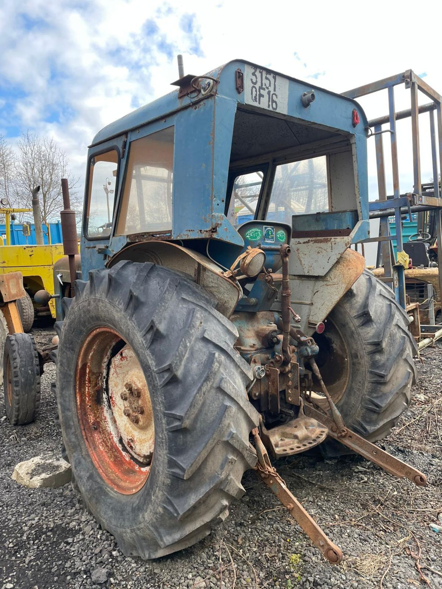 FORDSON SUPER MAJOR TRACTOR, RUNS AND DRIVES, IN USED BUT GOOD CONDITION, 3 POINT LINKAGE *PLUS VAT* - Image 4 of 6