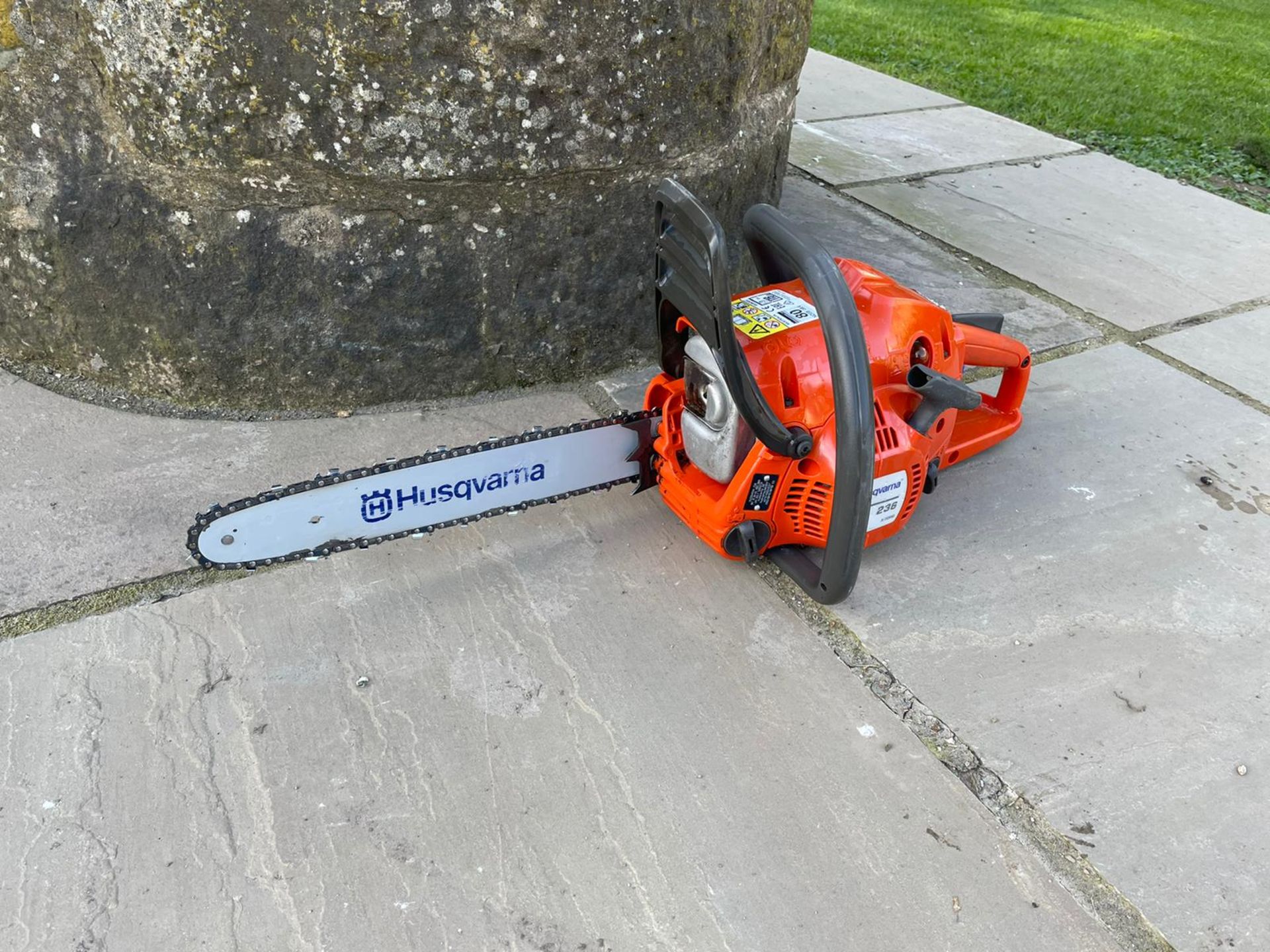 2017 HUSQVARNA 236 CHAINSAW, IN GREAT CONDITION, BOUGHT NEW IN 2018, RUNS AND WORKS *NO VAT* - Image 3 of 5