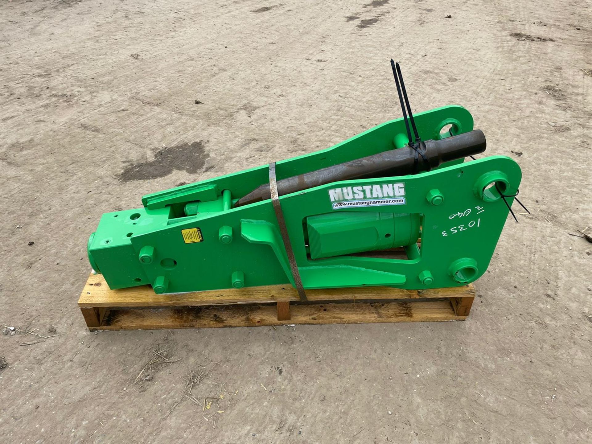 BRAND NEW AND UNUSED 2021 MUSTANG BPH 125 ROCK BREAKER, CHISEL IS INCLUDED *PLUS VAT*