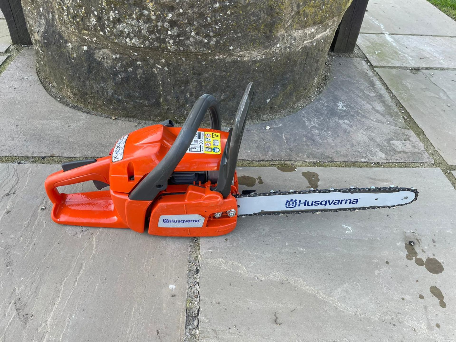 2017 HUSQVARNA 236 CHAINSAW, IN GREAT CONDITION, BOUGHT NEW IN 2018, RUNS AND WORKS *NO VAT* - Image 4 of 5