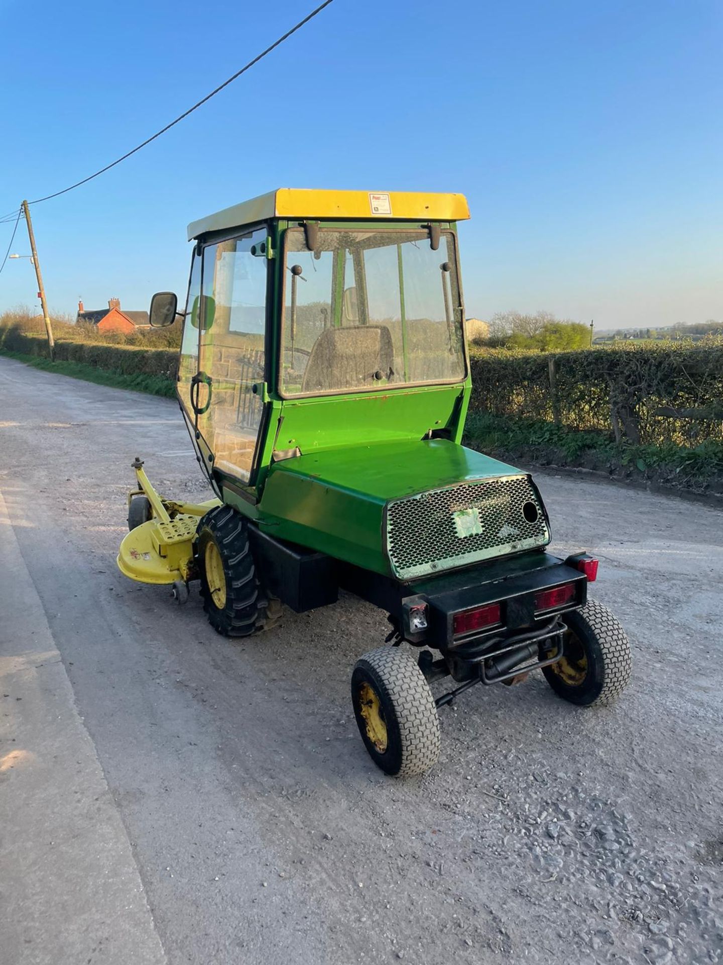 JOHN DEERE OUT FRONT RIDE ON LAWN MOWER, FULL GLASS CAB, ONLY 1603 HOURS *PLUS VAT*