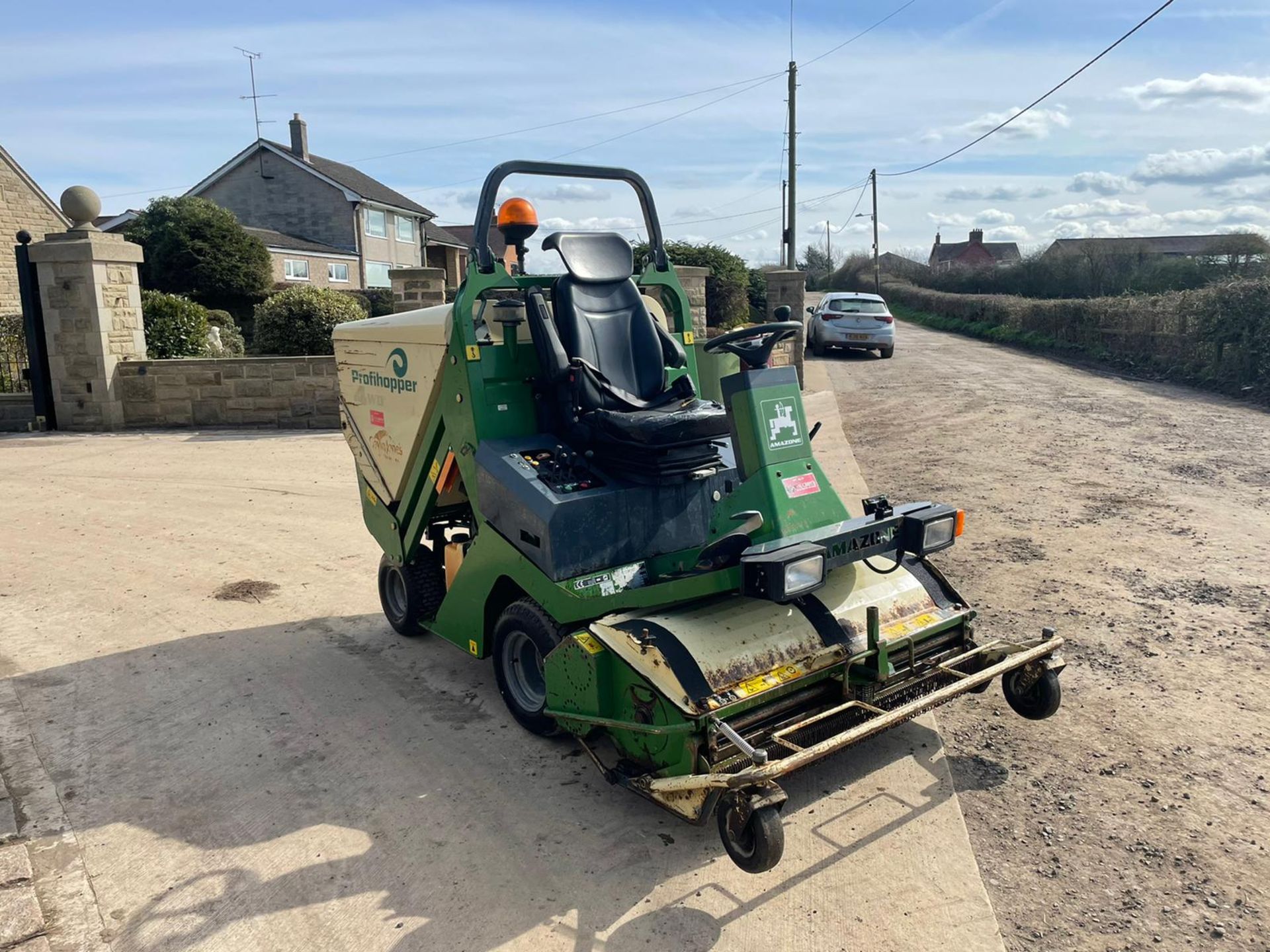2012 AMAZONE PROFIHOPPER RIDE ON MOWER, RUNS, DRIVES AND CUTS, IN GOOD CONDITION *PLUS VAT* - Image 2 of 14