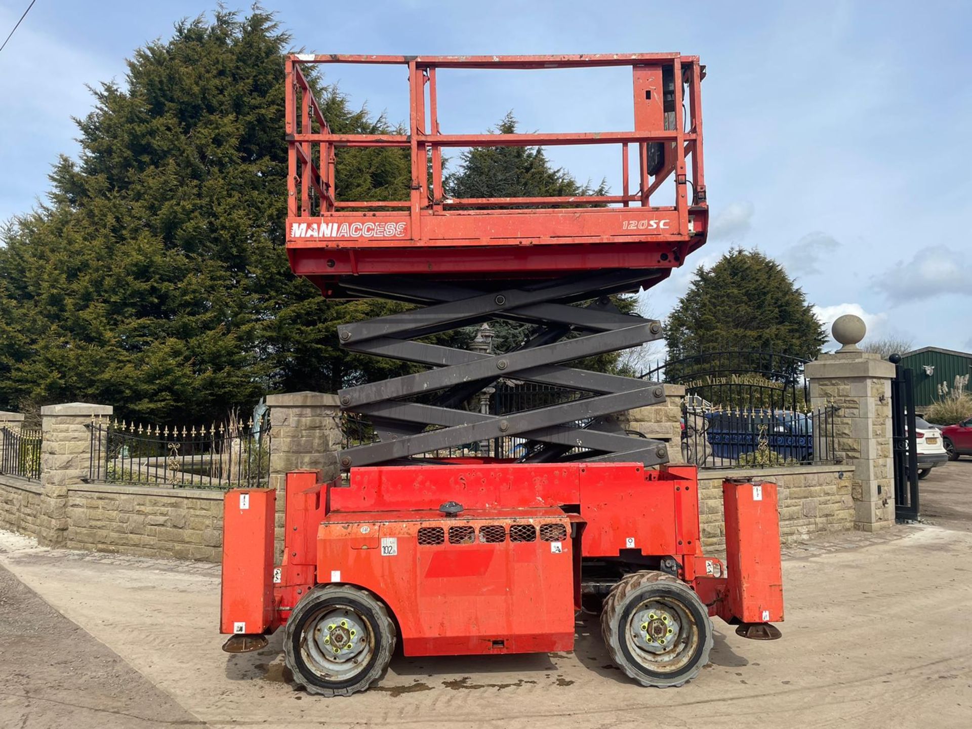 2013 MANITOU MANI-ACCESS 120SC SCISSOR LIFT, RUNS, DRIVES AND LIFTS *PLUS VAT* - Image 10 of 12