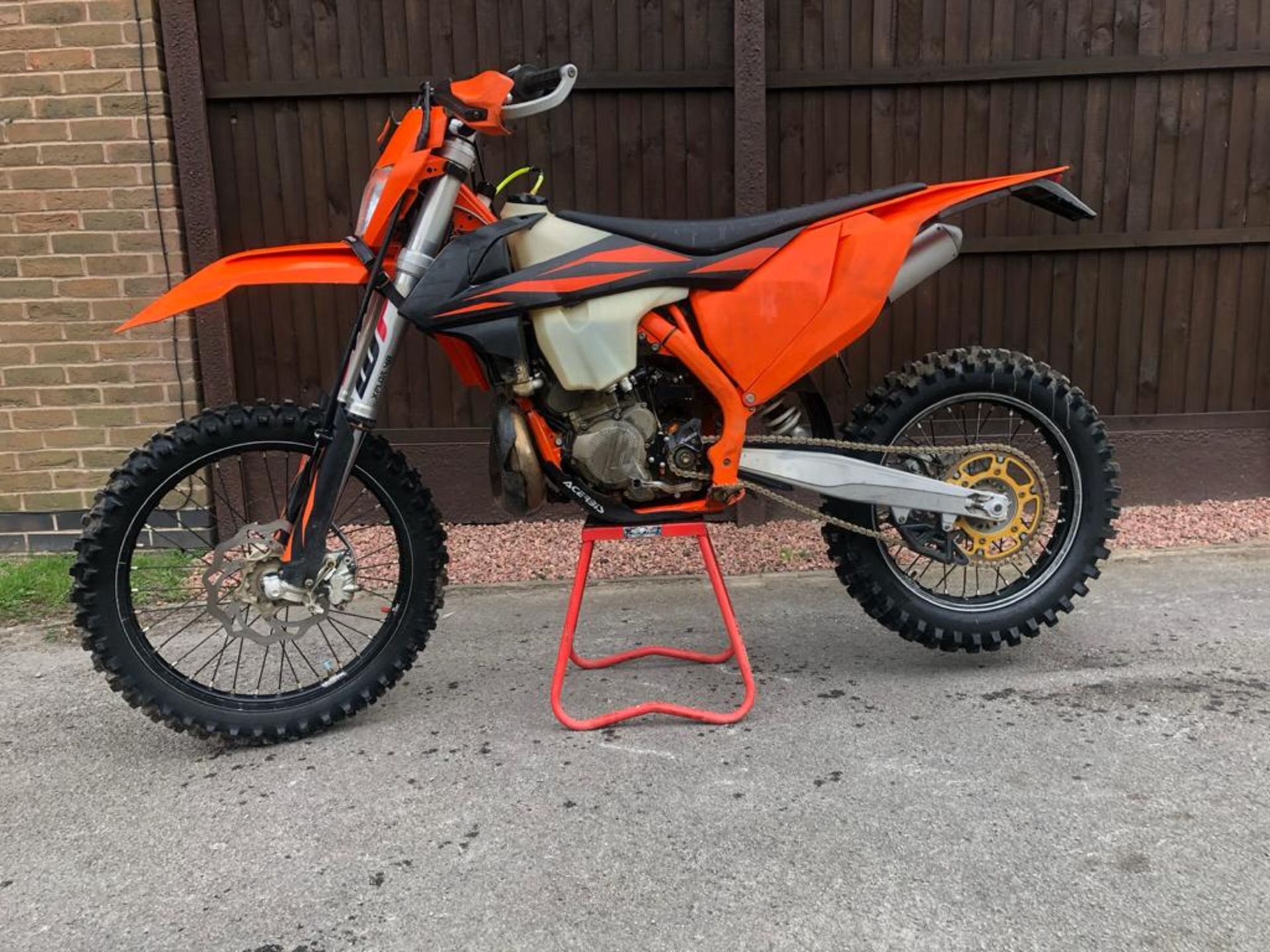 2019 KTM 300 EXC TPI 19, 293CC, LOW HOURS, 1 OWNER FROM NEW *NO VAT* - Image 3 of 6