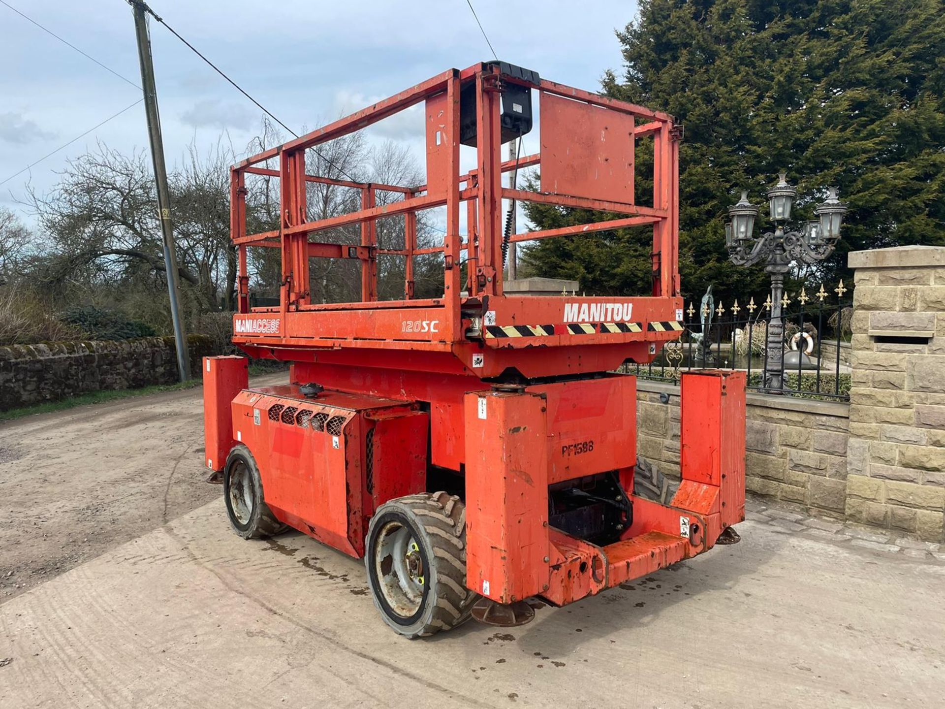 2013 MANITOU MANI-ACCESS 120SC SCISSOR LIFT, RUNS, DRIVES AND LIFTS *PLUS VAT* - Image 5 of 12