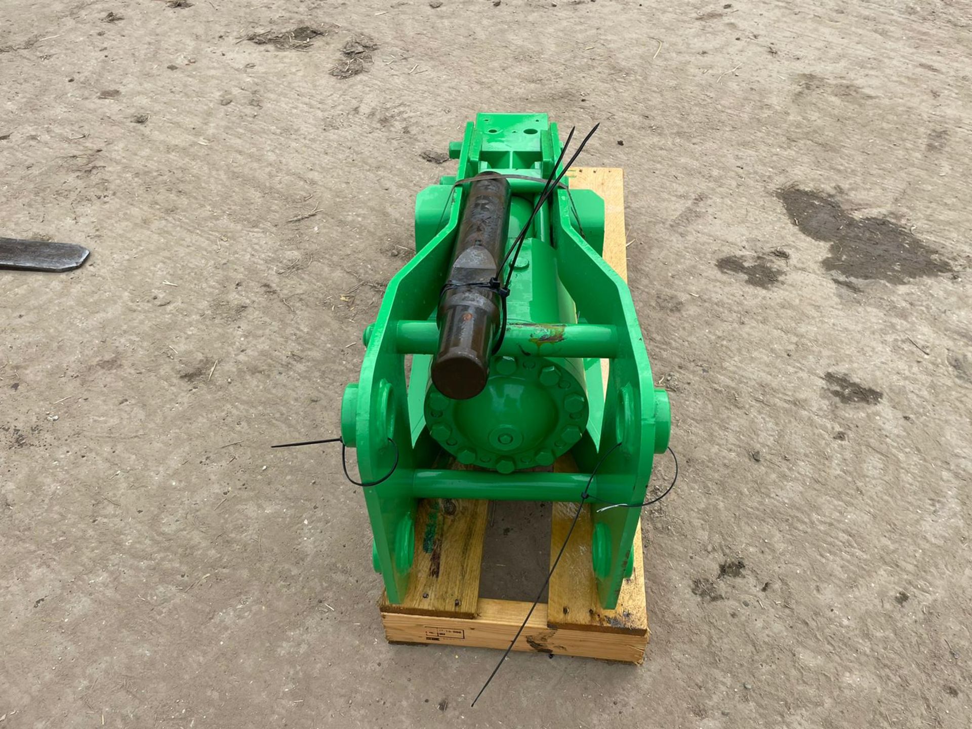 BRAND NEW AND UNUSED 2021 MUSTANG BPH 125 ROCK BREAKER, CHISEL IS INCLUDED *PLUS VAT* - Image 2 of 4