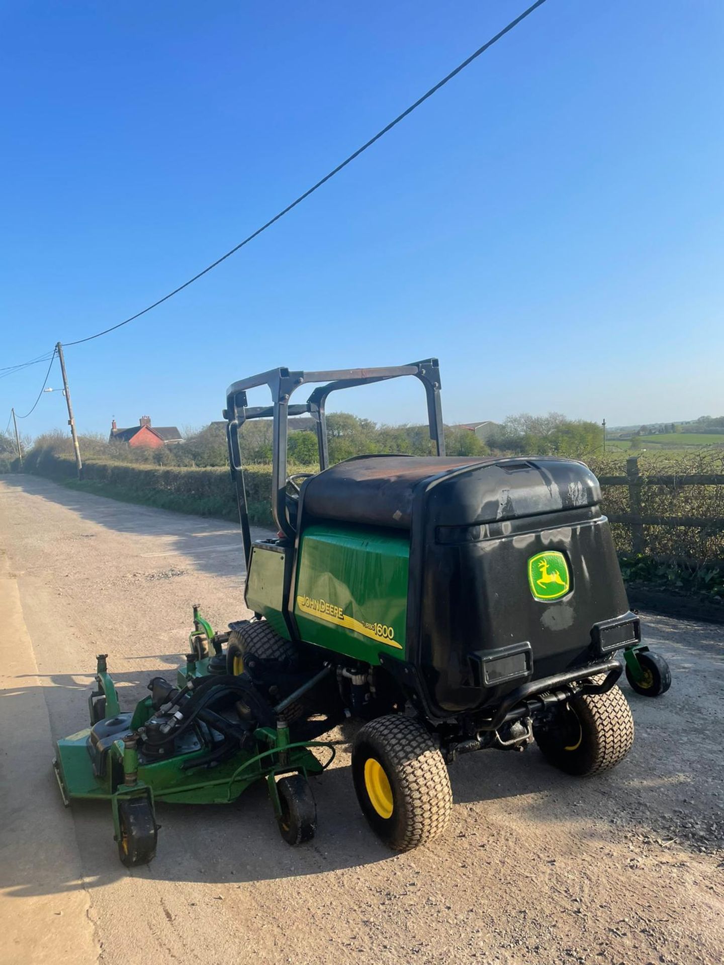 JOHN DEERE 1600 TURBO RIDE ON MOWER, LOW HOURS, 4 WHEEL DRIVE *NO VAT* - Image 2 of 6