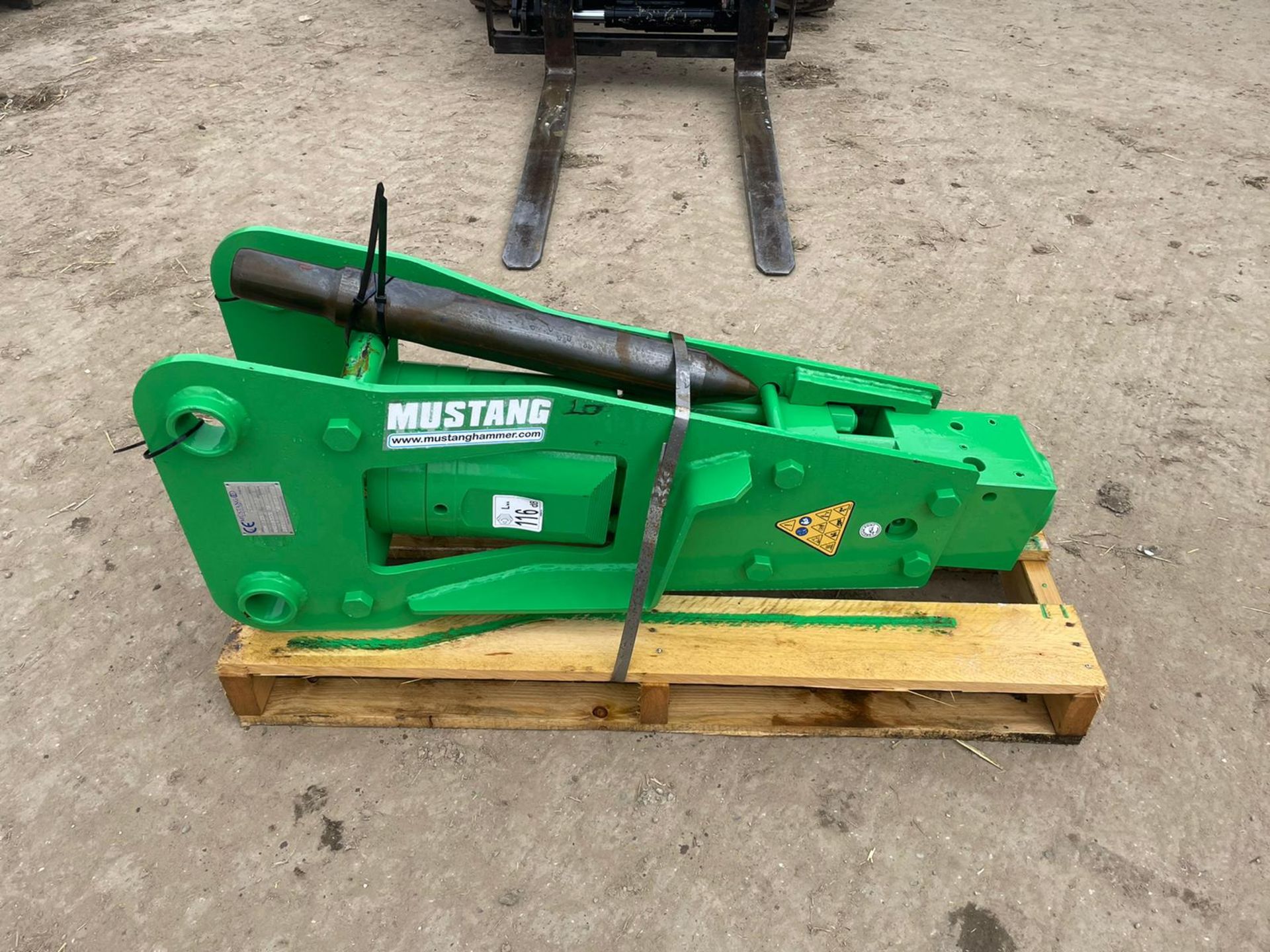 BRAND NEW AND UNUSED 2021 MUSTANG BPH 125 ROCK BREAKER, CHISEL IS INCLUDED *PLUS VAT* - Image 4 of 4