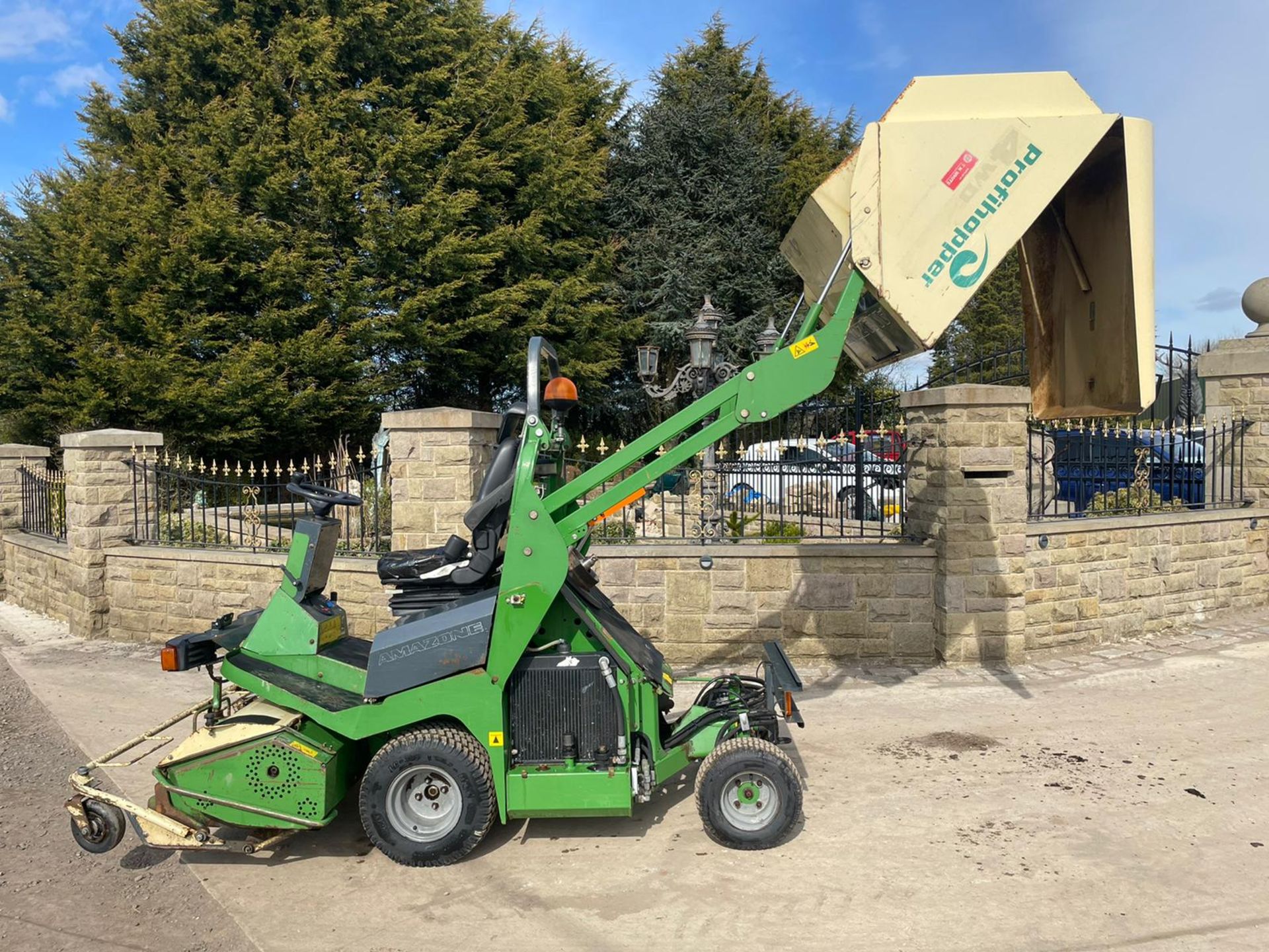 2012 AMAZONE PROFIHOPPER RIDE ON MOWER, RUNS, DRIVES AND CUTS, IN GOOD CONDITION *PLUS VAT*