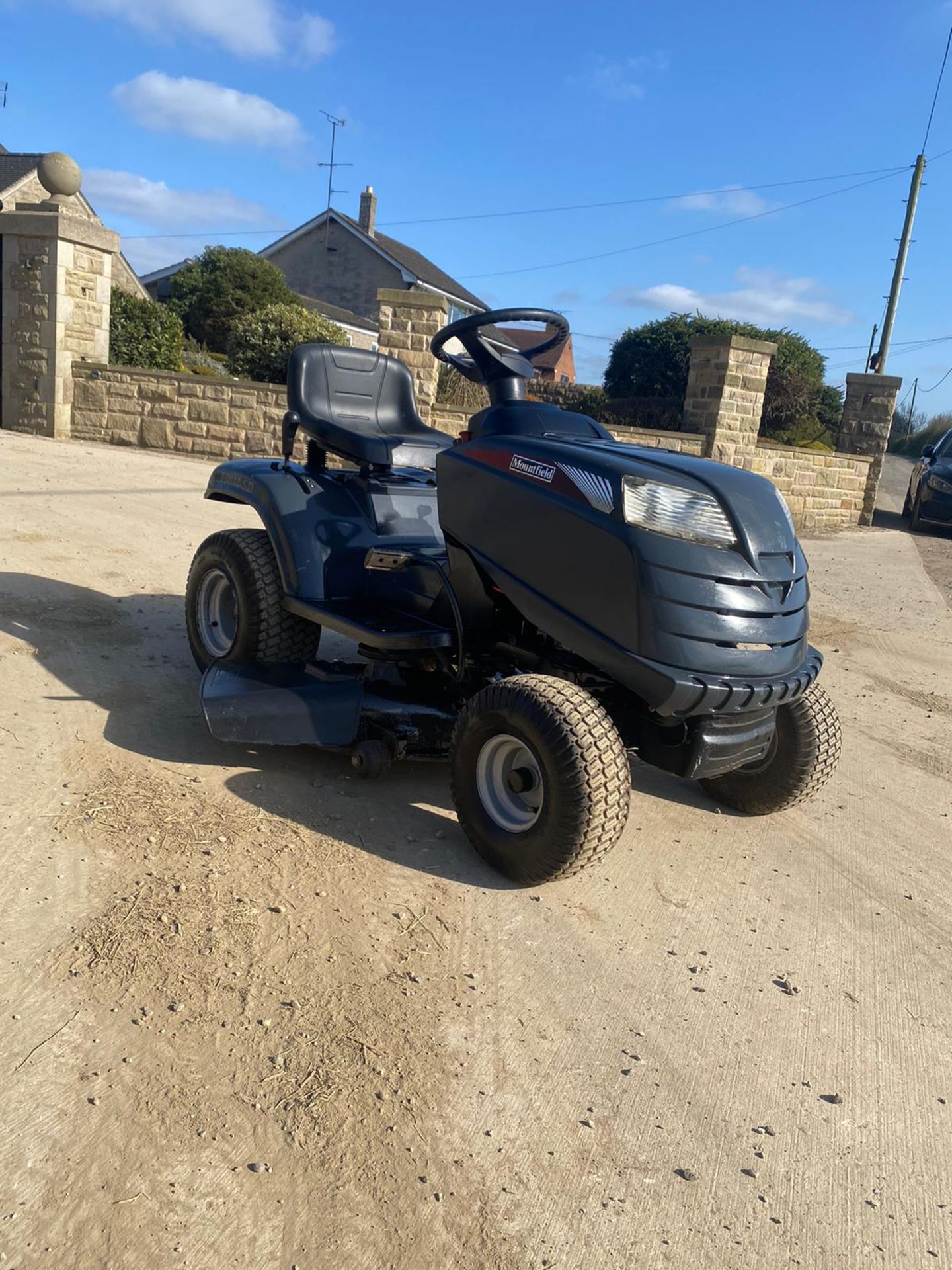 MOUNTFIELD T38M-SD RIDE ON LAWN MOWER, BRAND NEW BATTERY, VERY CLEAN *NO VAT*