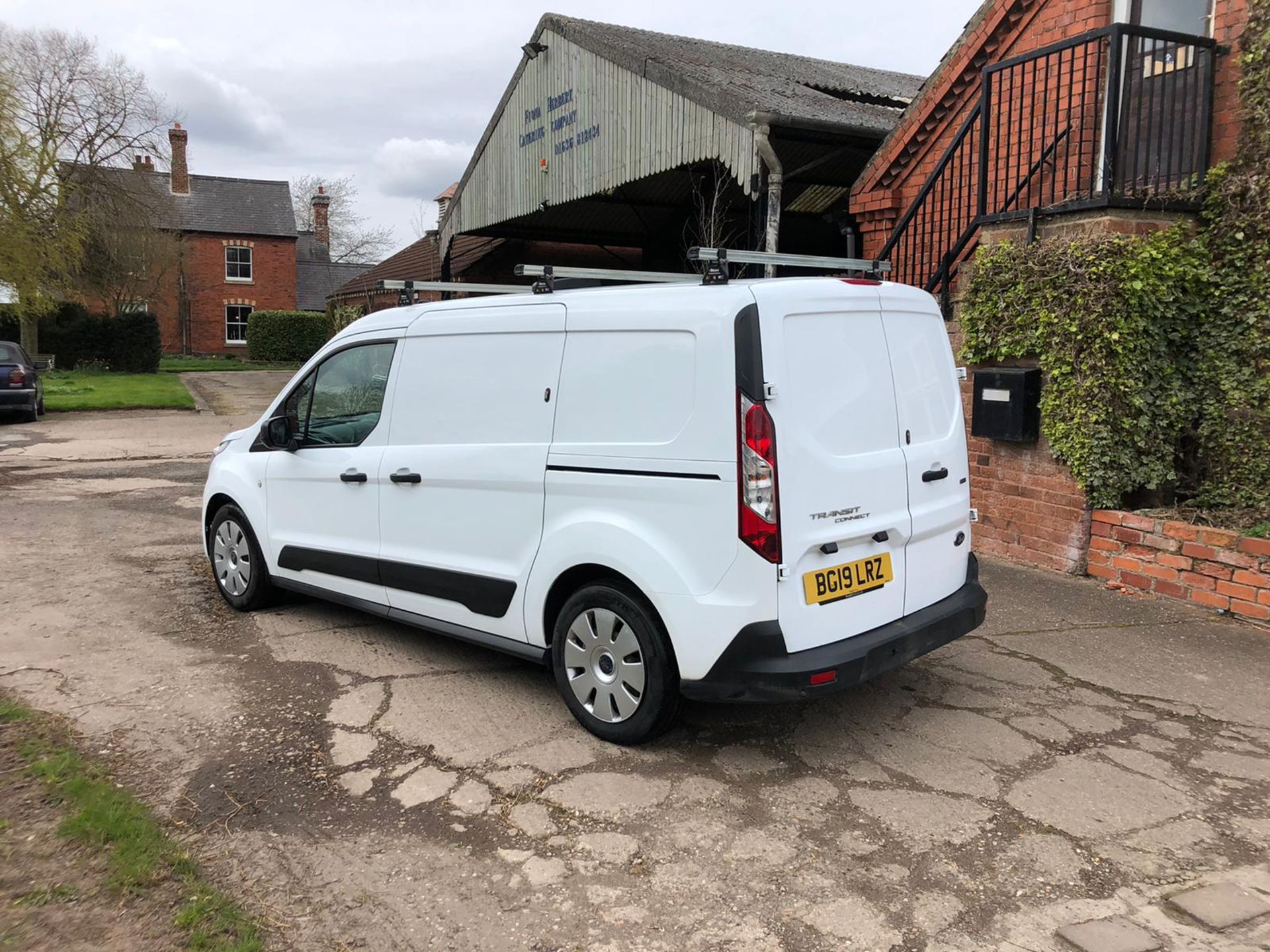 2019/19 REG FORD TRANSIT CONNECT 240 TREND 1.5 DIESEL WHITE PANEL VAN, SHOWING 0 FORMER KEEPERS - Image 5 of 14