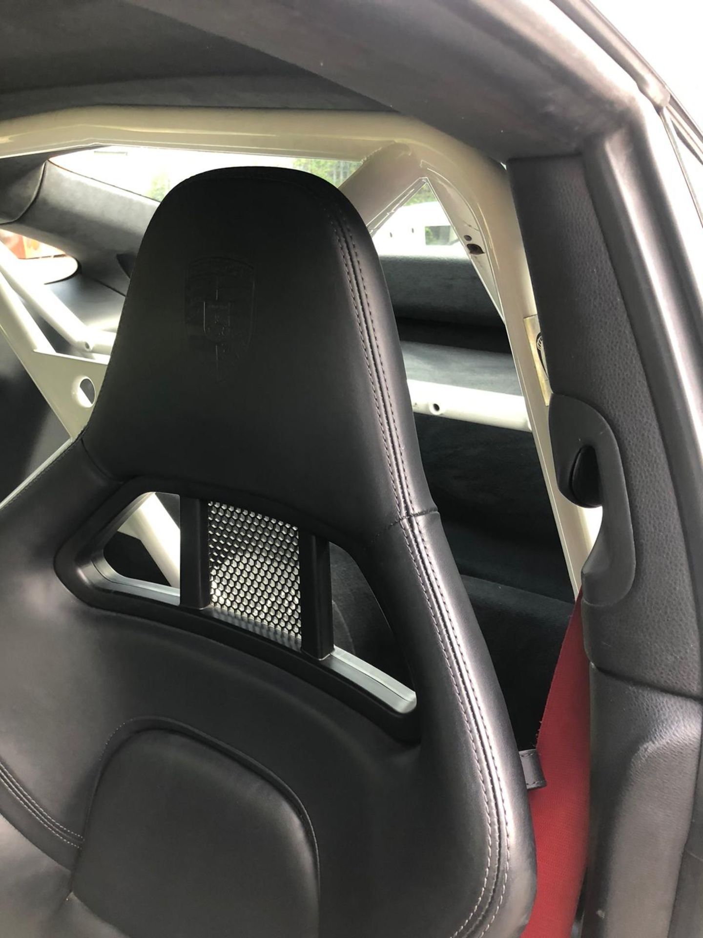 2014 PORSCHE GT3, CLUB SPORT ROLL CAGE, RACE SEATS CARBON KIT, 29,000 MILES, FULL PORSCHE HISTORY - Image 18 of 29