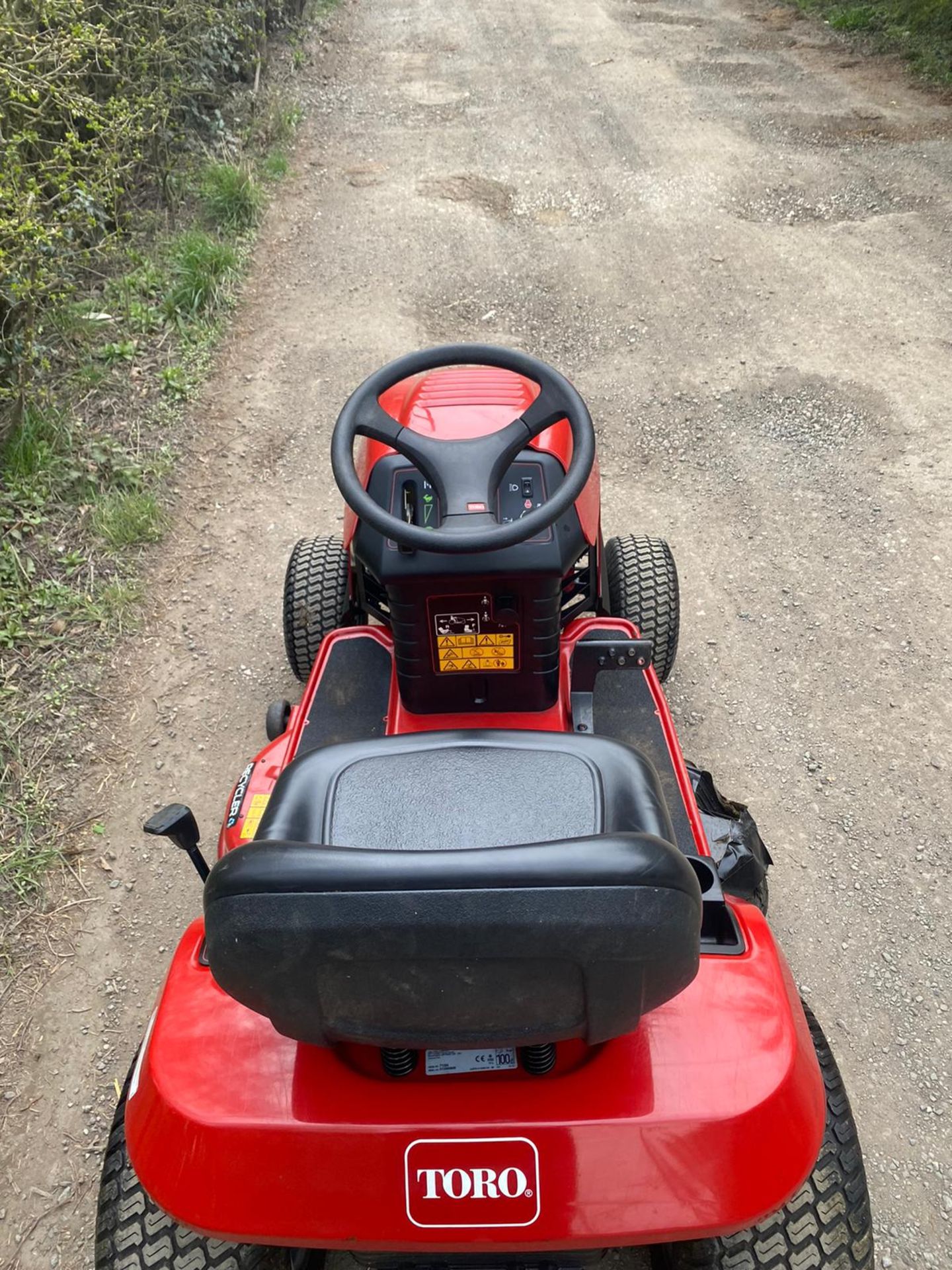 TORO XLS380 RIDE ON LAWN MOWER, RUNS WORKS AND CUTS WELL *NO VAT* - Image 6 of 7