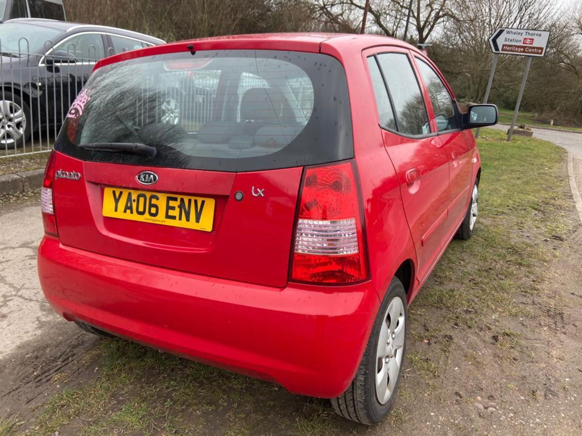 2006/06 REG KIA PICANTO LX 1.1L PETROL RED 5 DOOR HATCHBACK, SHOWING 4 FORMER KEEPERS *NO VAT* - Image 5 of 13