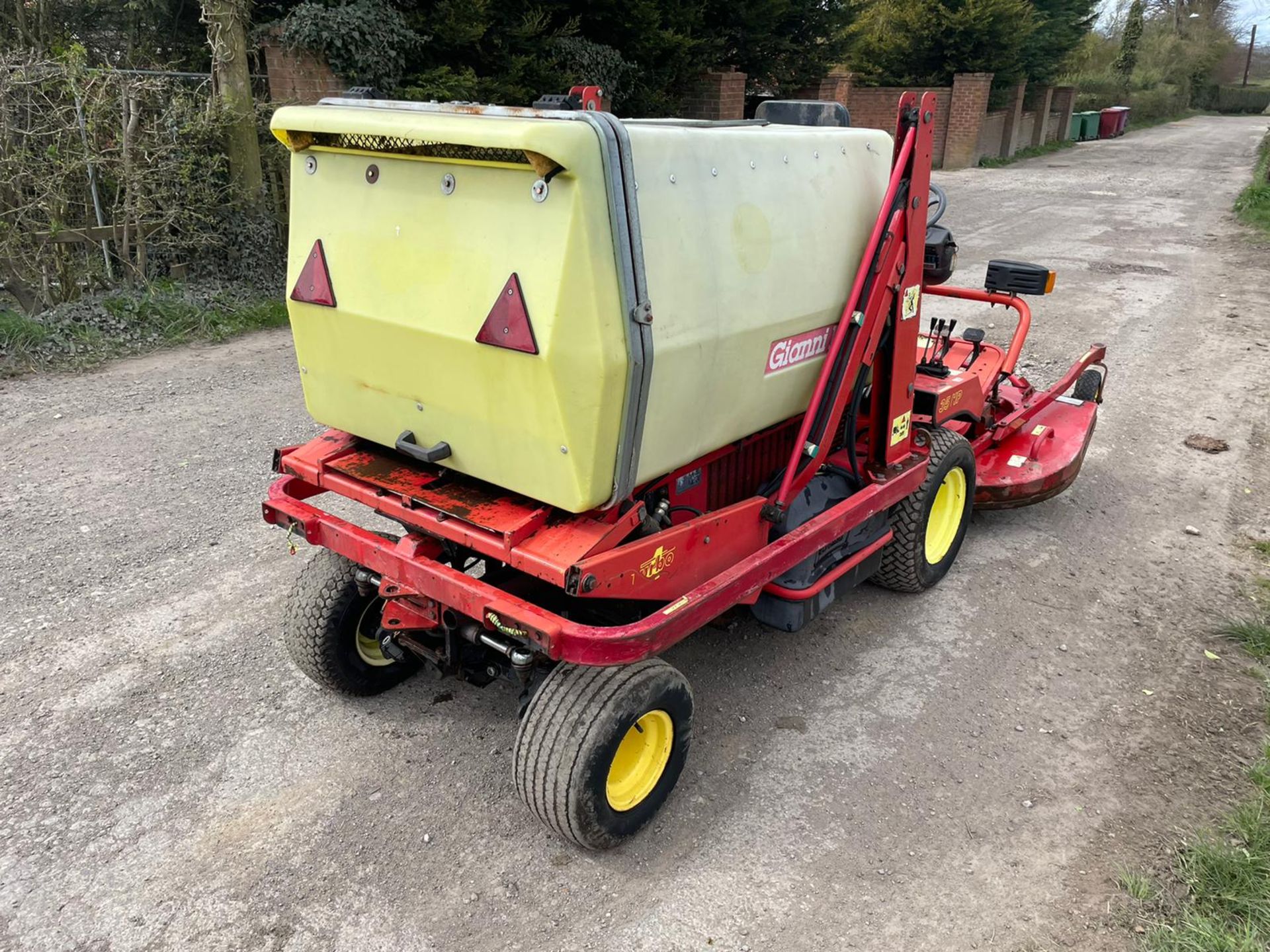 GIANNI FERRARI GF TURBO 35HP RIDE ON MOWER, LOW 1230 HOURS, HYDROSTATIC *PLUS VAT* - Image 5 of 14