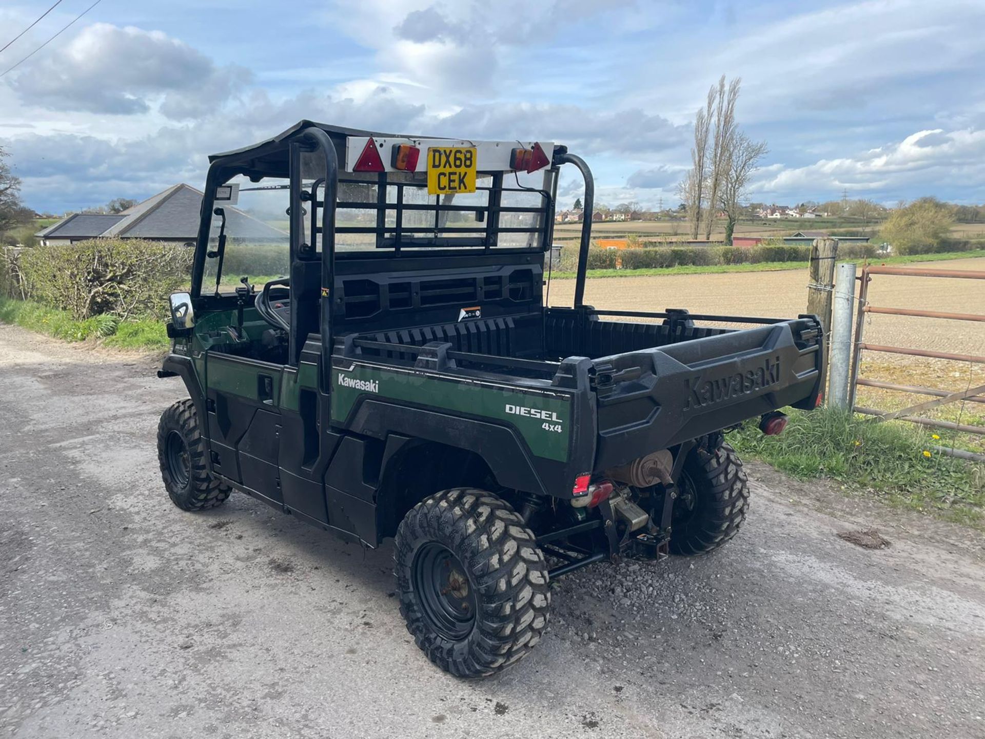 2018/68 KAWASAKI MULE 4X4 PRO DX BUGGI, 993CC DIESEL ENGINE, RUNS AND DRIVES *PLUS VAT* - Image 4 of 11