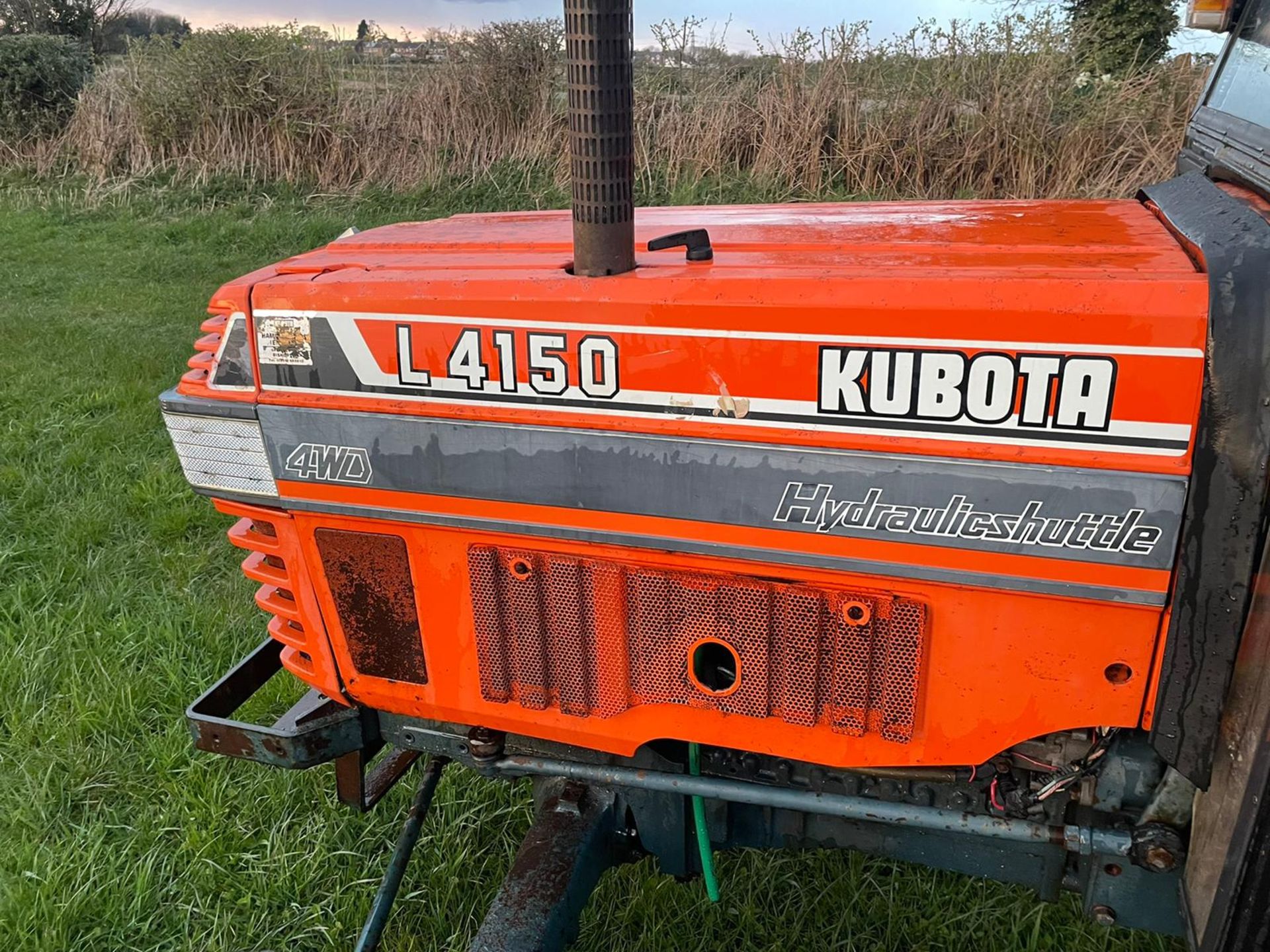 KUBOTA L4150 COMPACT TRACTOR, RUNS AND DRIVES, 50HP, CABBED, 1235 hrs ! 3 POINT LINKAGE *NO VAT* - Image 8 of 11