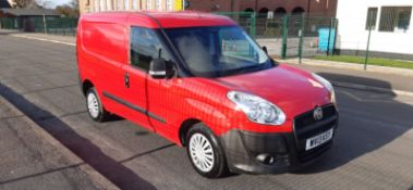 2013/13 REG FIAT DOBLO 16B MULTIJET 1.25 DIESEL RED PANEL VAN, SHOWING 0 FORMER KEEPERS *PLUS VAT*