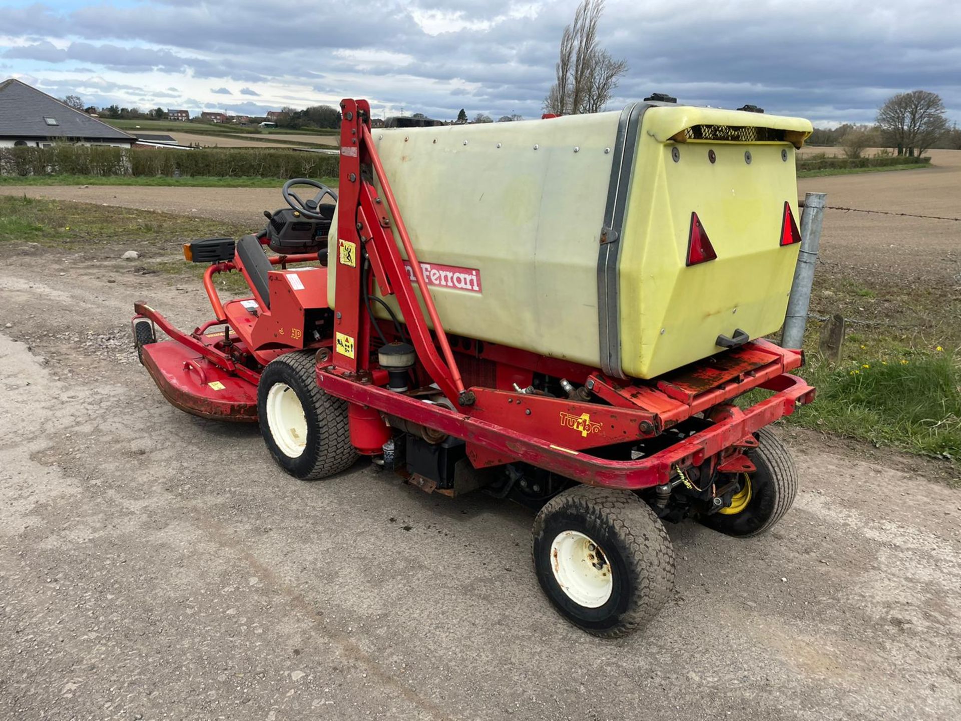 GIANNI FERRARI GF TURBO 35HP RIDE ON MOWER, LOW 1230 HOURS, HYDROSTATIC *PLUS VAT* - Image 4 of 14