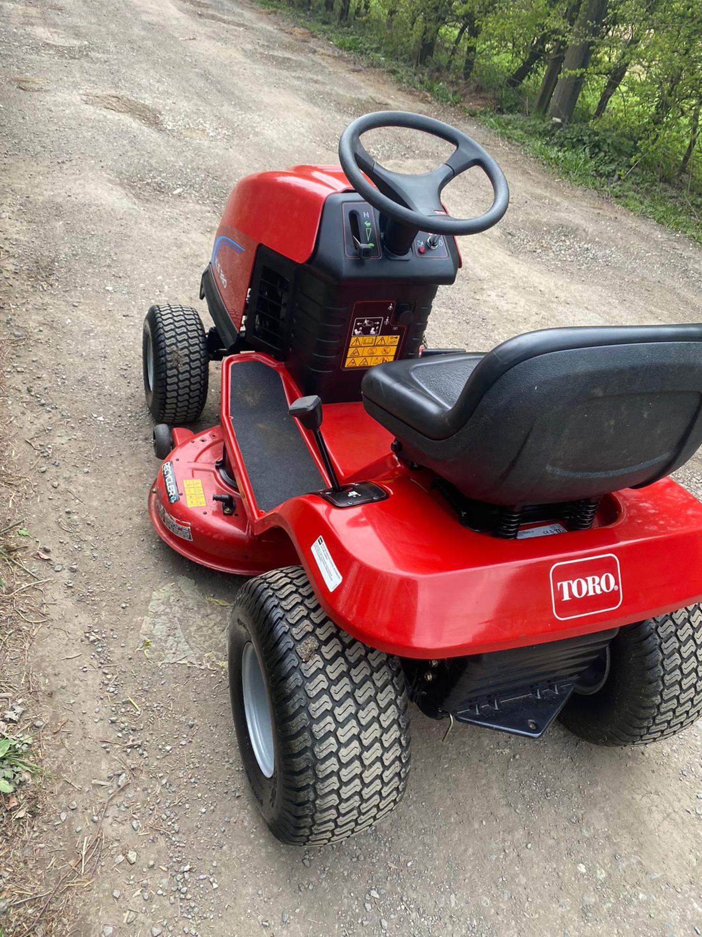 TORO XLS380 RIDE ON LAWN MOWER, RUNS WORKS AND CUTS WELL *NO VAT* - Image 5 of 7