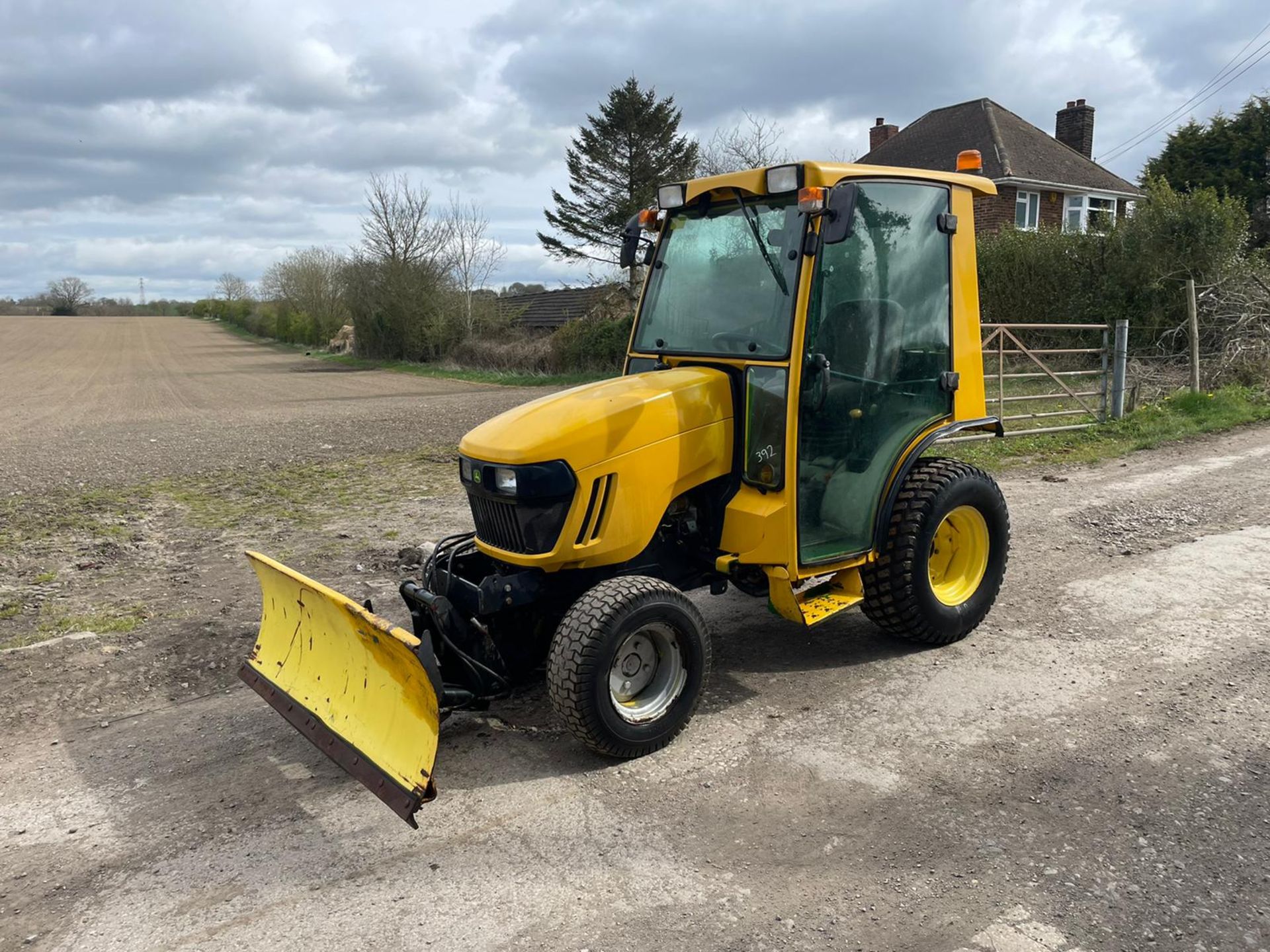 2010/60 JOHN DEERE 2320 COMPACT TRACTOR, LOW 315 HOURS, FULLY GLASS CAB *PLUS VAT*