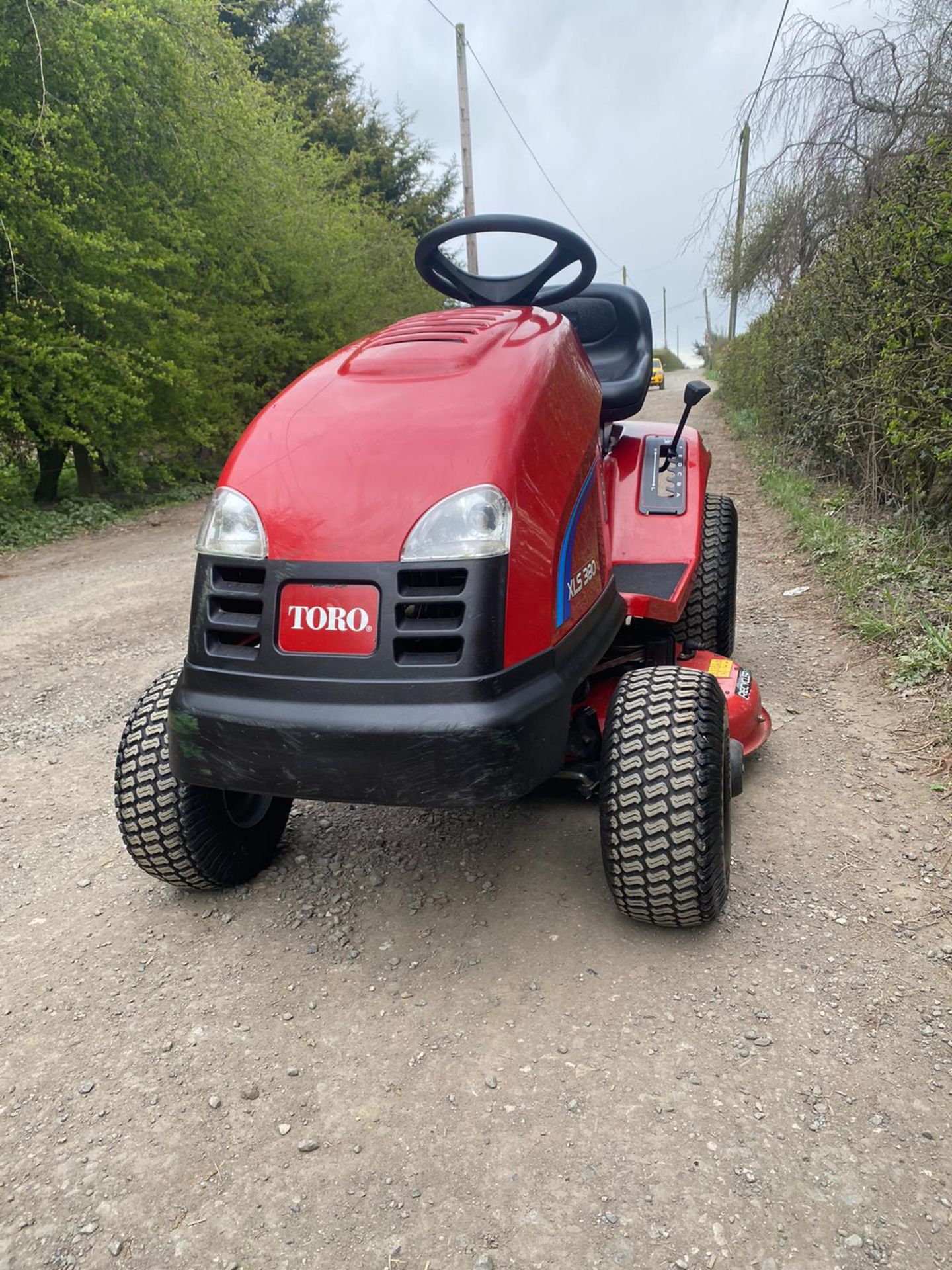 TORO XLS380 RIDE ON LAWN MOWER, RUNS WORKS AND CUTS WELL *NO VAT* - Image 3 of 7