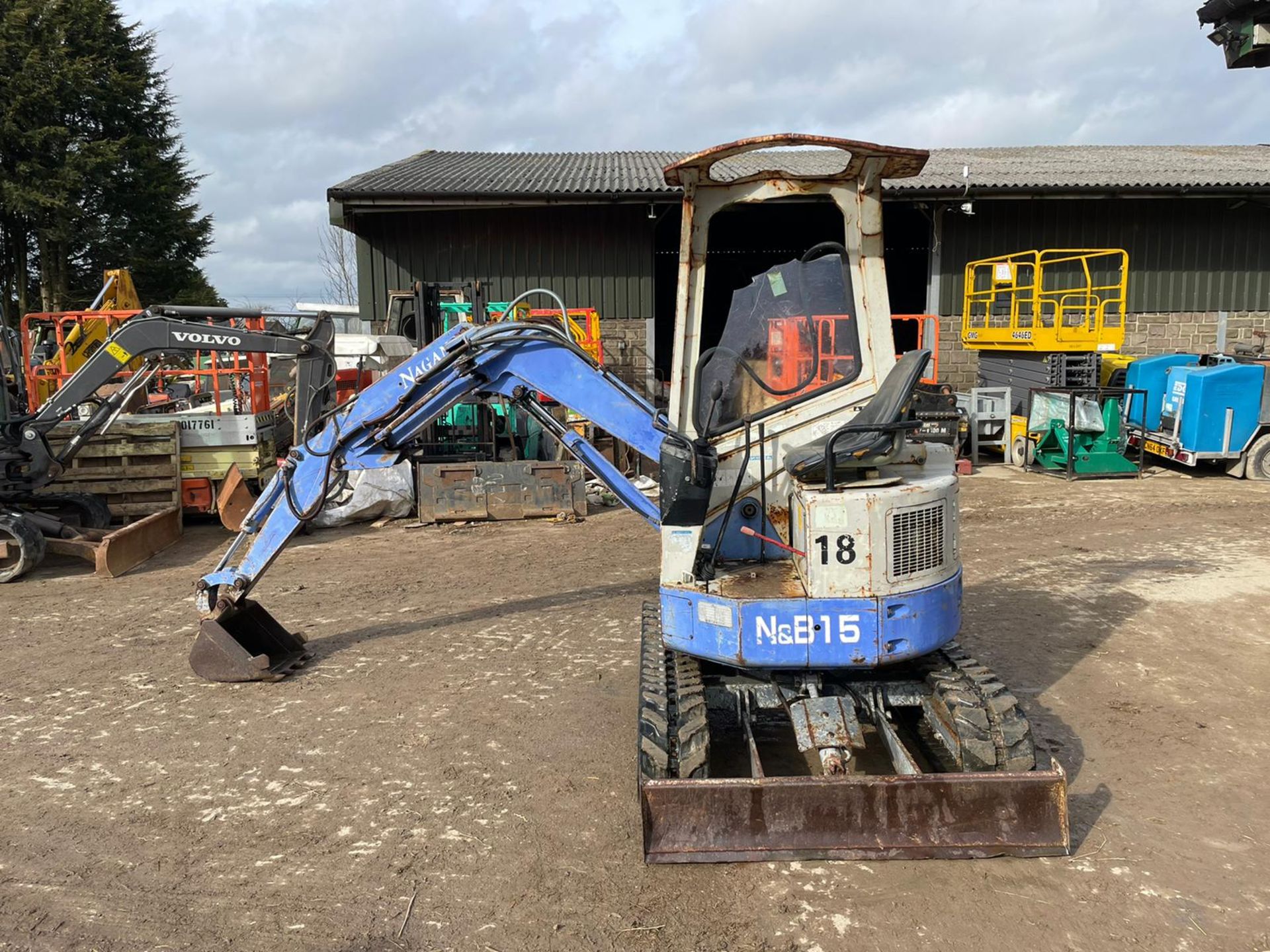 NAGNAO N&B15 MINI EXCAVATOR / DIGGER, RUNS, DRIVES AND DIGS, IN USED BUT GOOD CONDITION *PLUS VAT* - Image 7 of 16