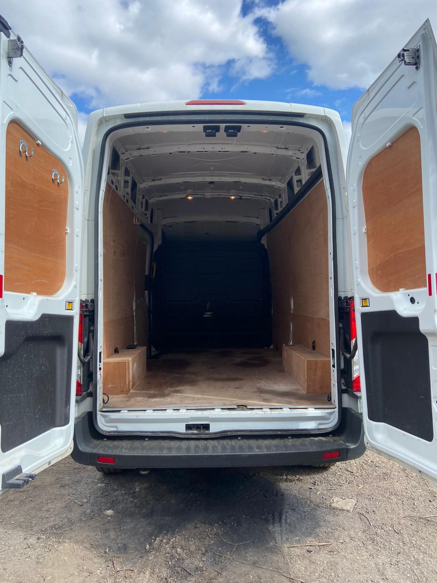 2016 FORD TRANSIT 350, WHITE PANEL VAN, 2.2 DIESEL ENGINE, SHOWING 0 PREVIOUS KEEPERS *PLUS VAT* - Image 6 of 9