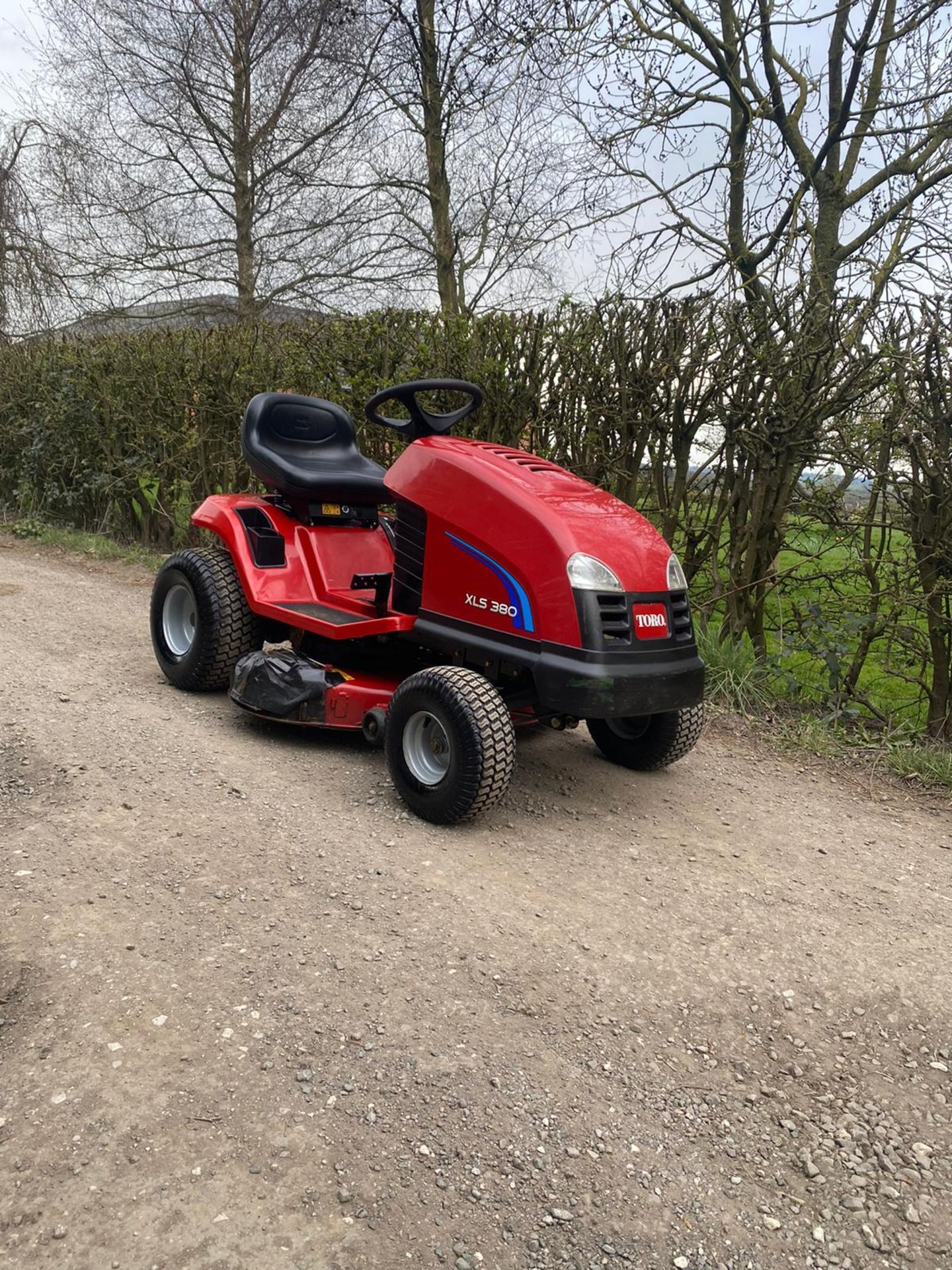 TORO XLS380 RIDE ON LAWN MOWER, RUNS WORKS AND CUTS WELL *NO VAT*