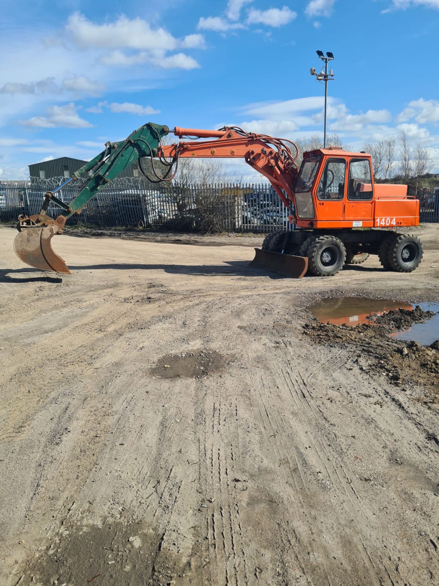 Atlas Rubber tyre excavator 16 ton 4 Cylinder deutz engine with front blad 10426 hours 4wd year 1993