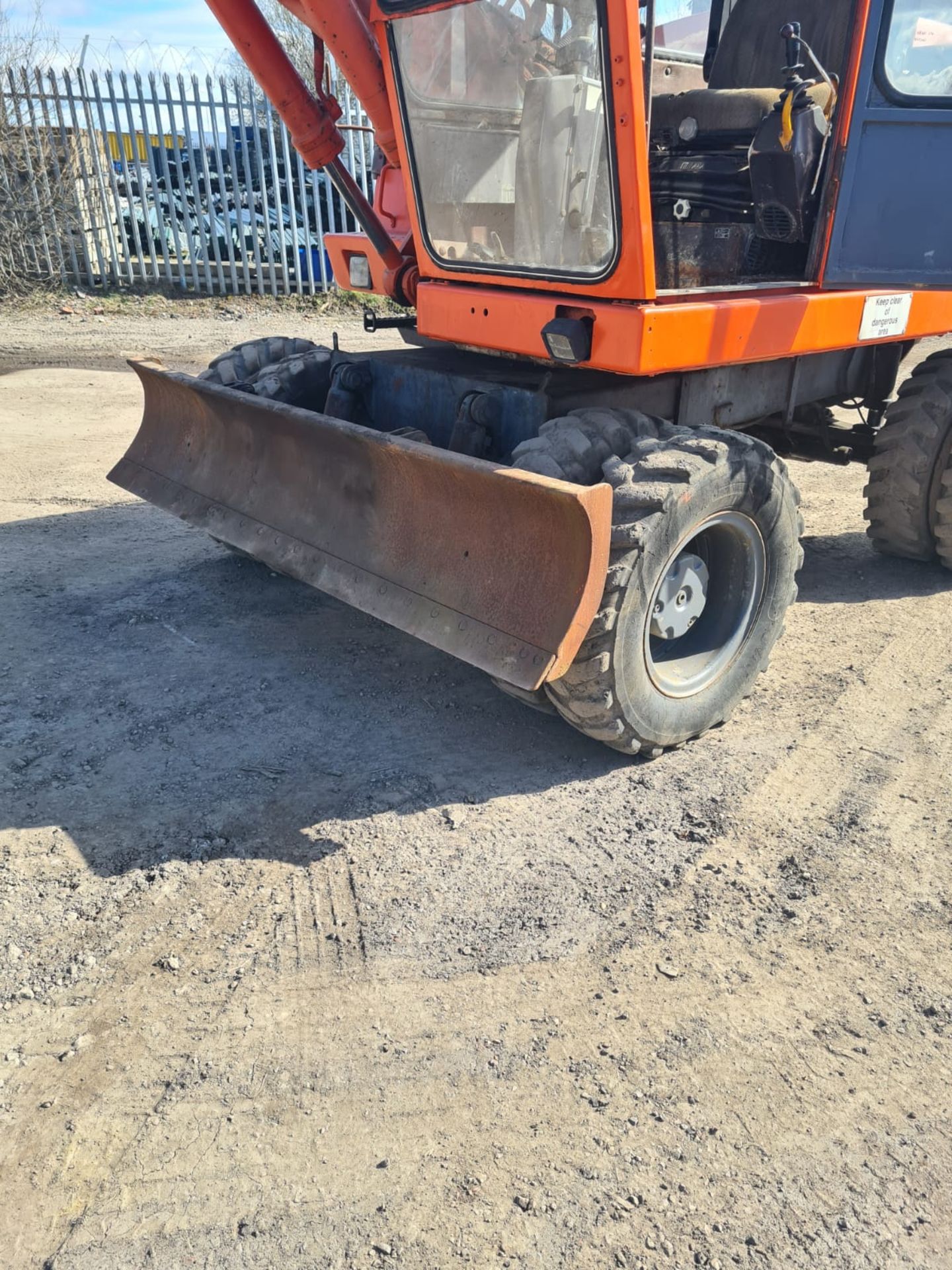 Atlas Rubber tyre excavator 16 ton 4 Cylinder deutz engine with front blad 10426 hours 4wd year 1993 - Image 5 of 14