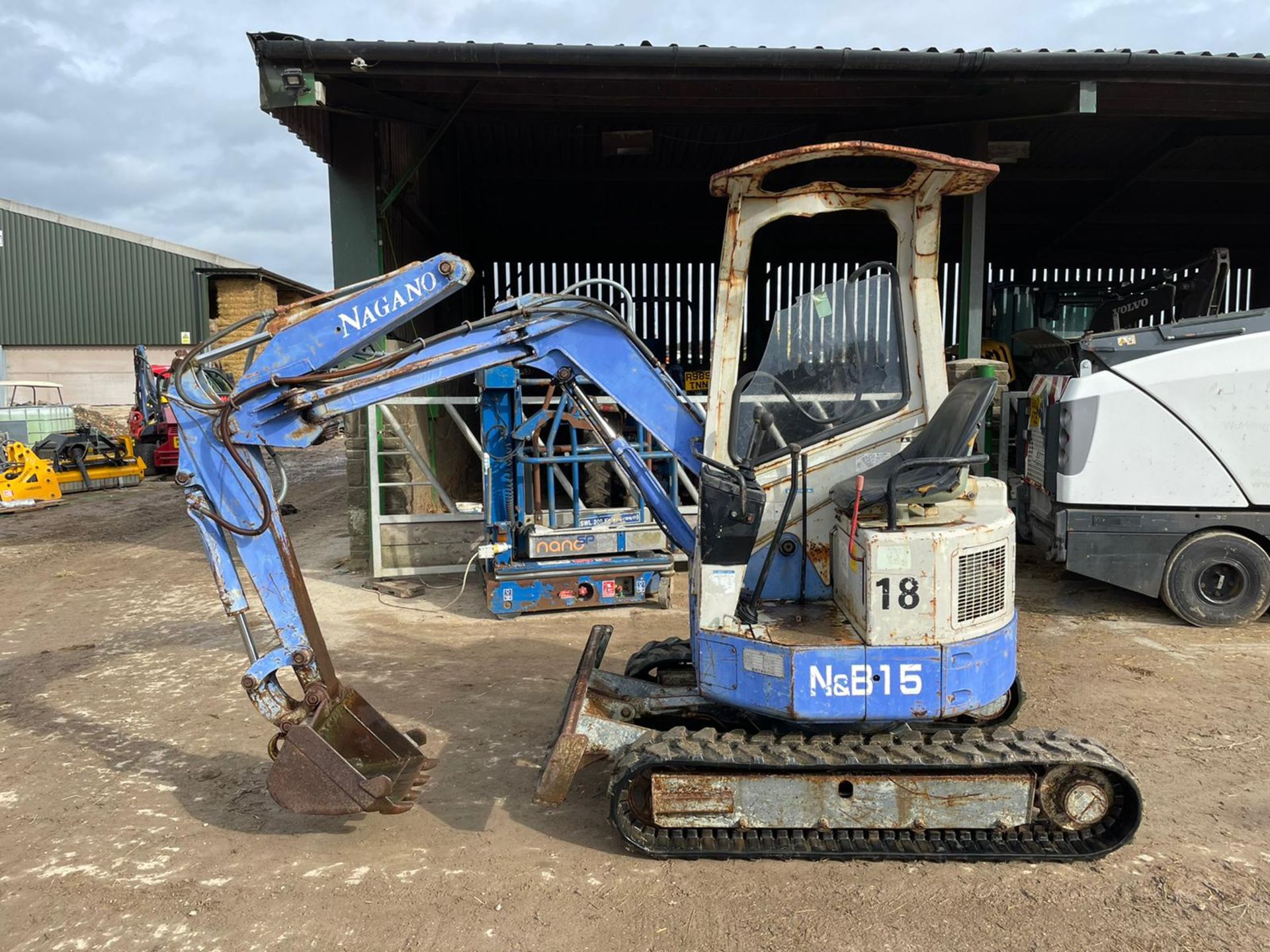 NAGNAO N&B15 MINI EXCAVATOR / DIGGER, RUNS, DRIVES AND DIGS, IN USED BUT GOOD CONDITION *PLUS VAT* - Image 10 of 16