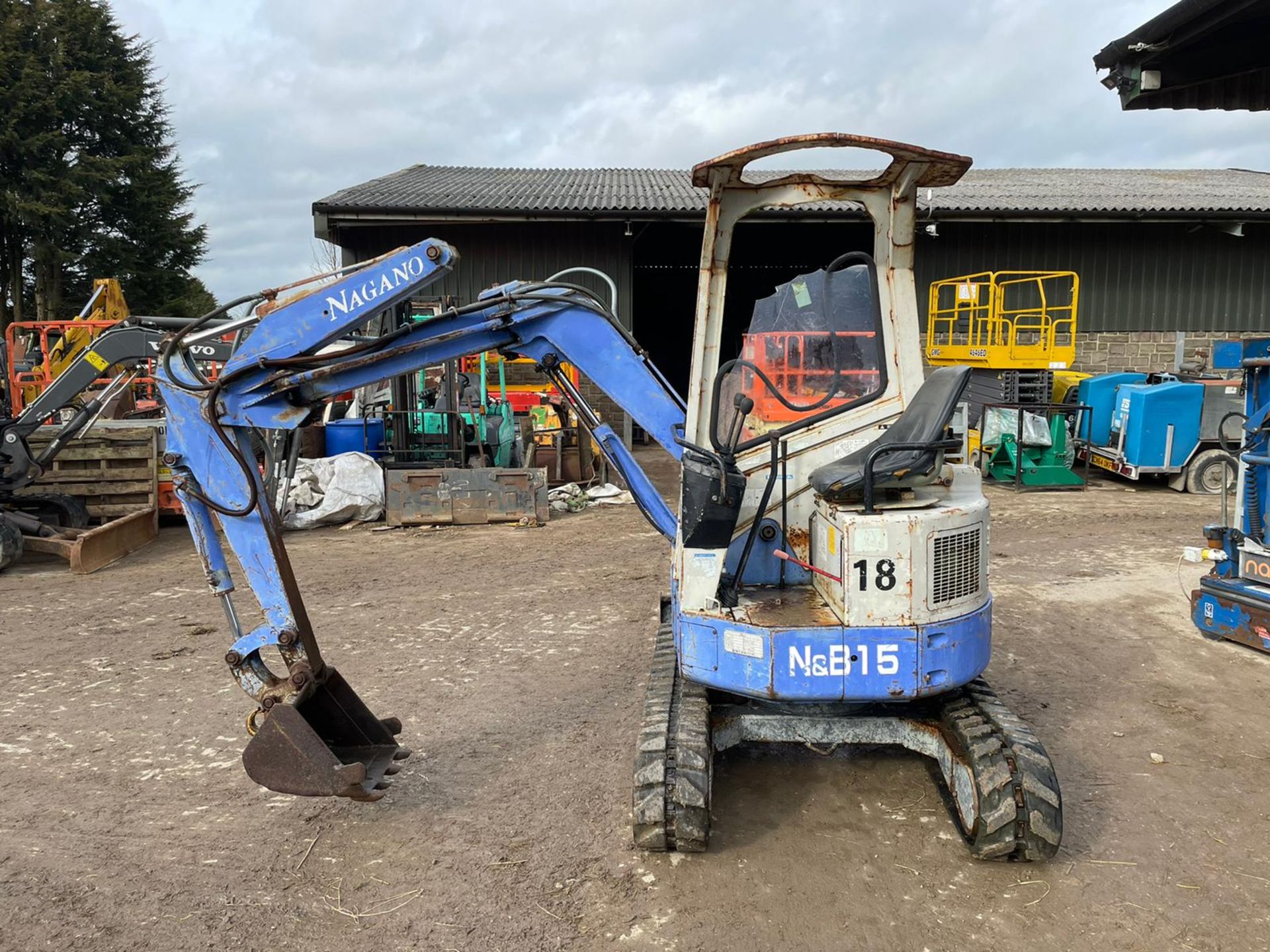 NAGNAO N&B15 MINI EXCAVATOR / DIGGER, RUNS, DRIVES AND DIGS, IN USED BUT GOOD CONDITION *PLUS VAT* - Image 4 of 16