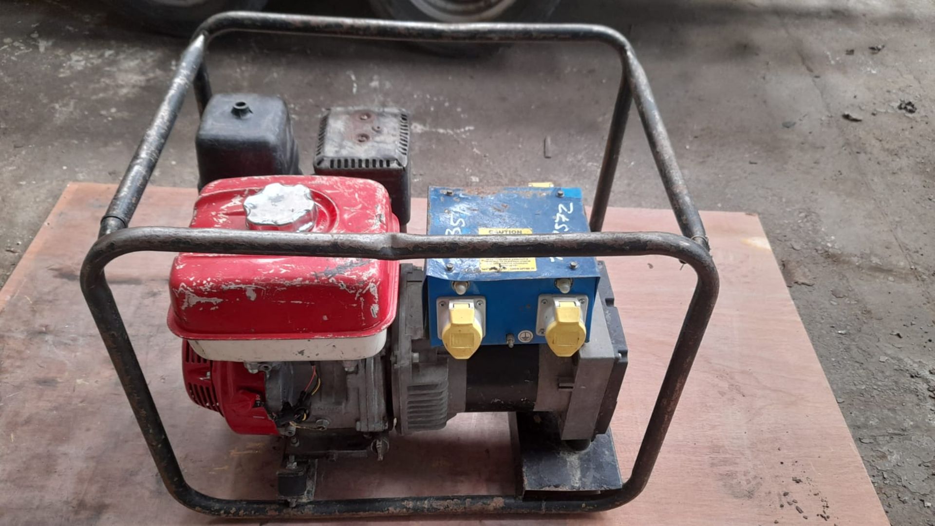 HONDA ENGINED GENERATOR, STARTS WELL AND MAKES POWER, BIG HONDA GX270 ENGINE *PLUS VAT* - Image 2 of 6