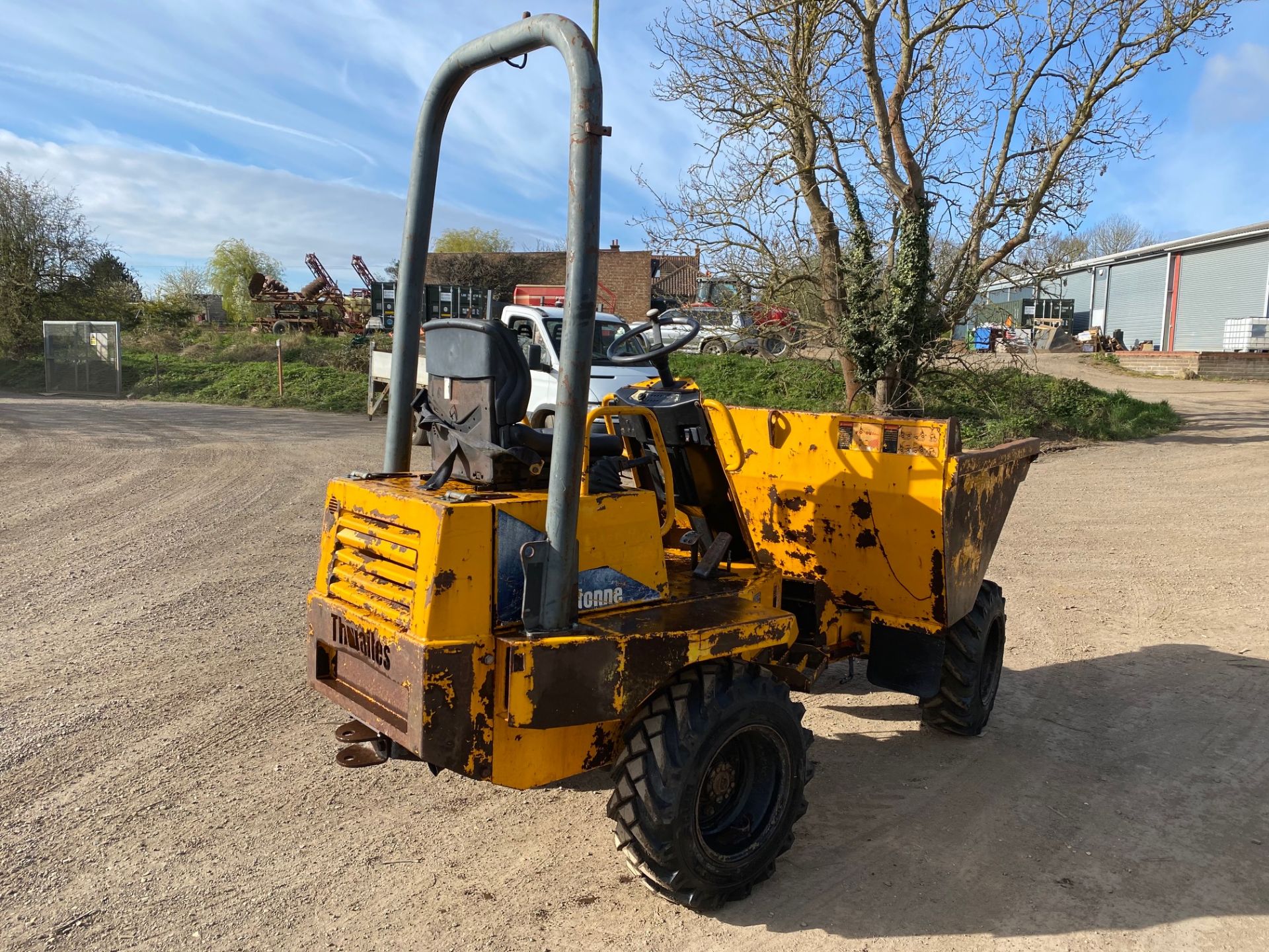 2004 THWAITES 2 TON DUMPER. 2300 HOURS, RUNS DRIVES AND ALL OPERATES SMOOTHLY *PLUS VAT* - Image 4 of 4