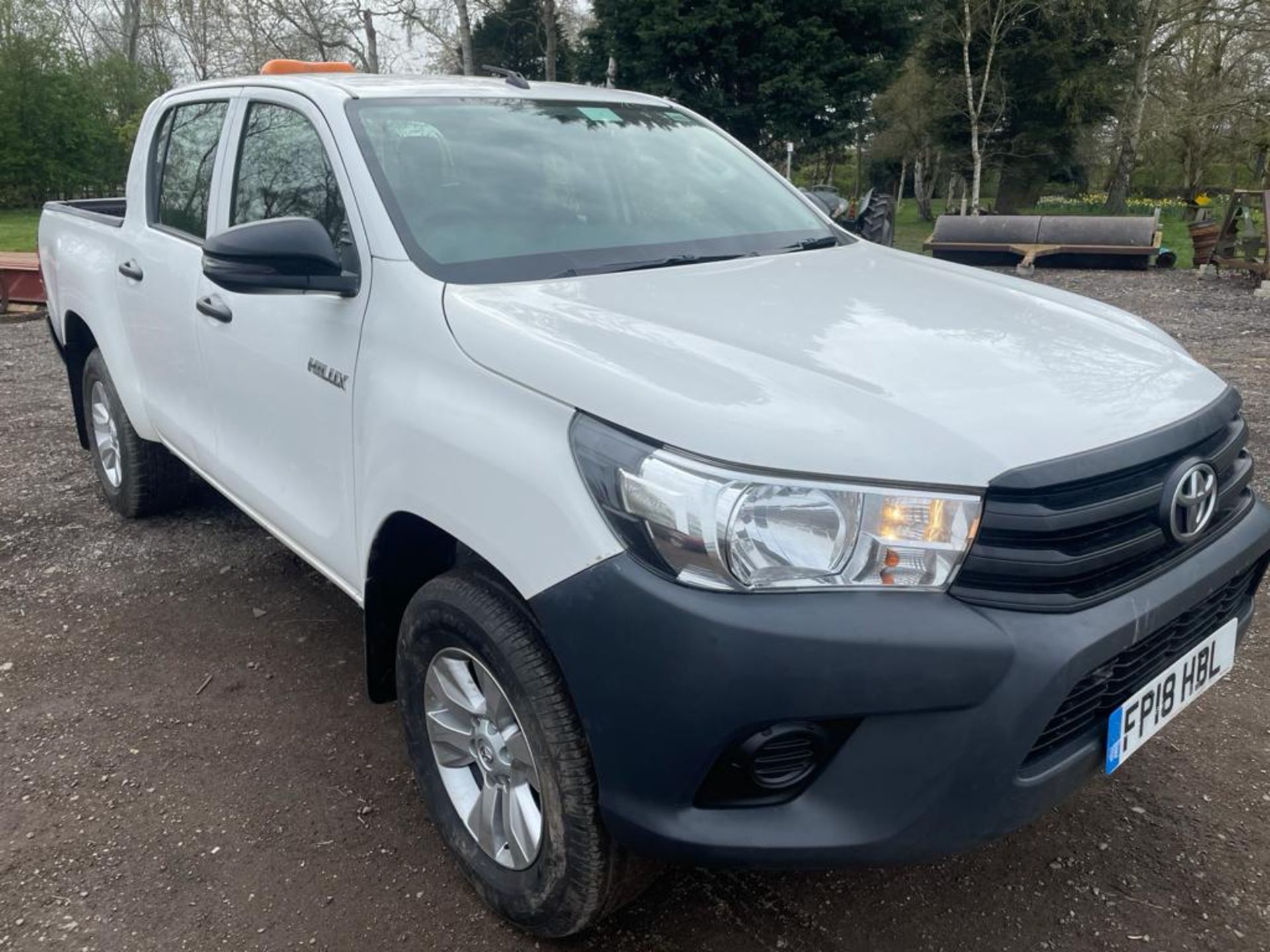 2018/18 REG TOYOTA HILUX ACTIVE D-4D 4WD DCB 2.4 DIESEL WHITE 4X4, SHOWING 1 FORMER KEEPER *PLUS VAT