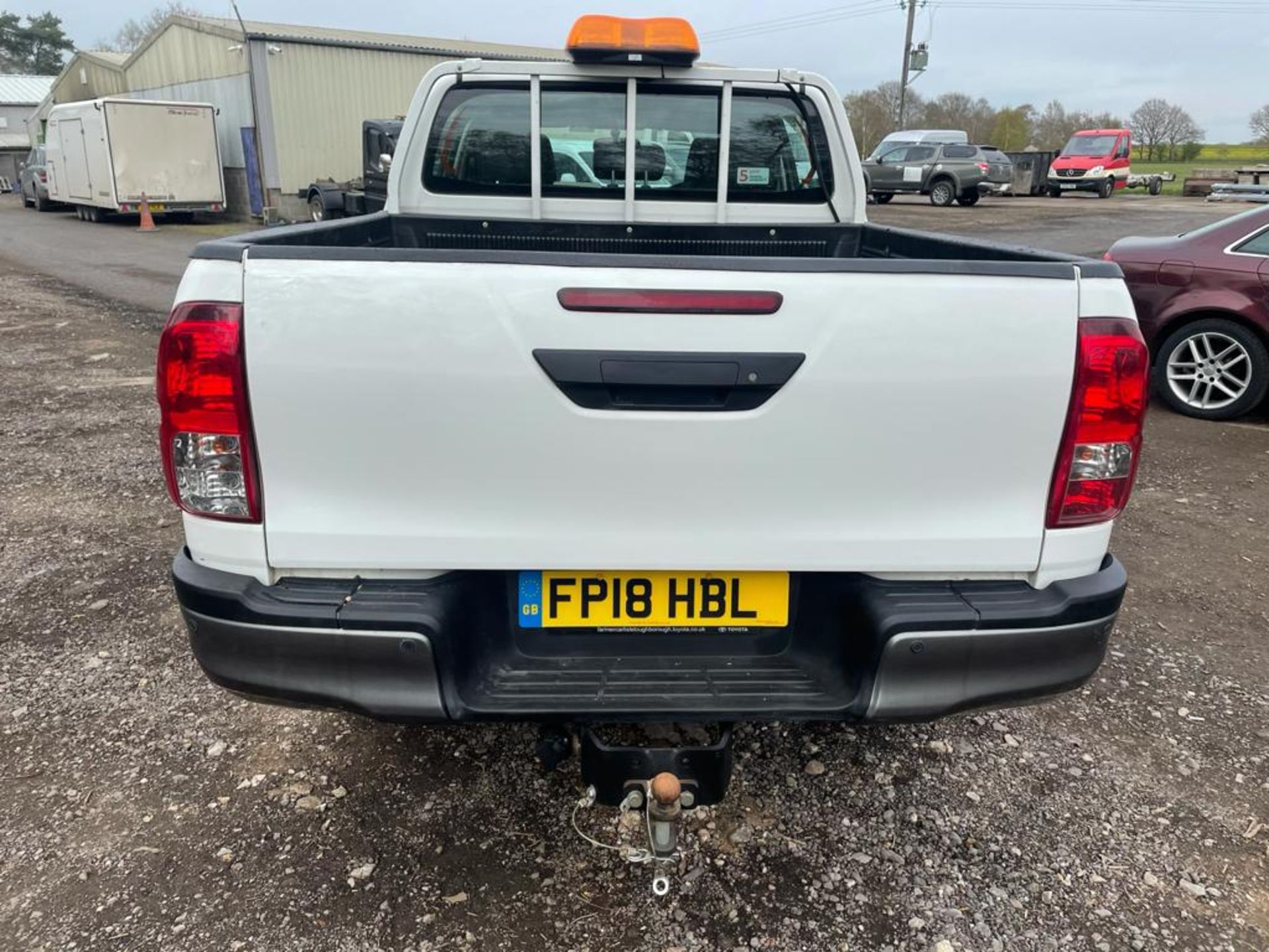 2018/18 REG TOYOTA HILUX ACTIVE D-4D 4WD DCB 2.4 DIESEL WHITE 4X4, SHOWING 1 FORMER KEEPER *PLUS VAT - Image 6 of 13