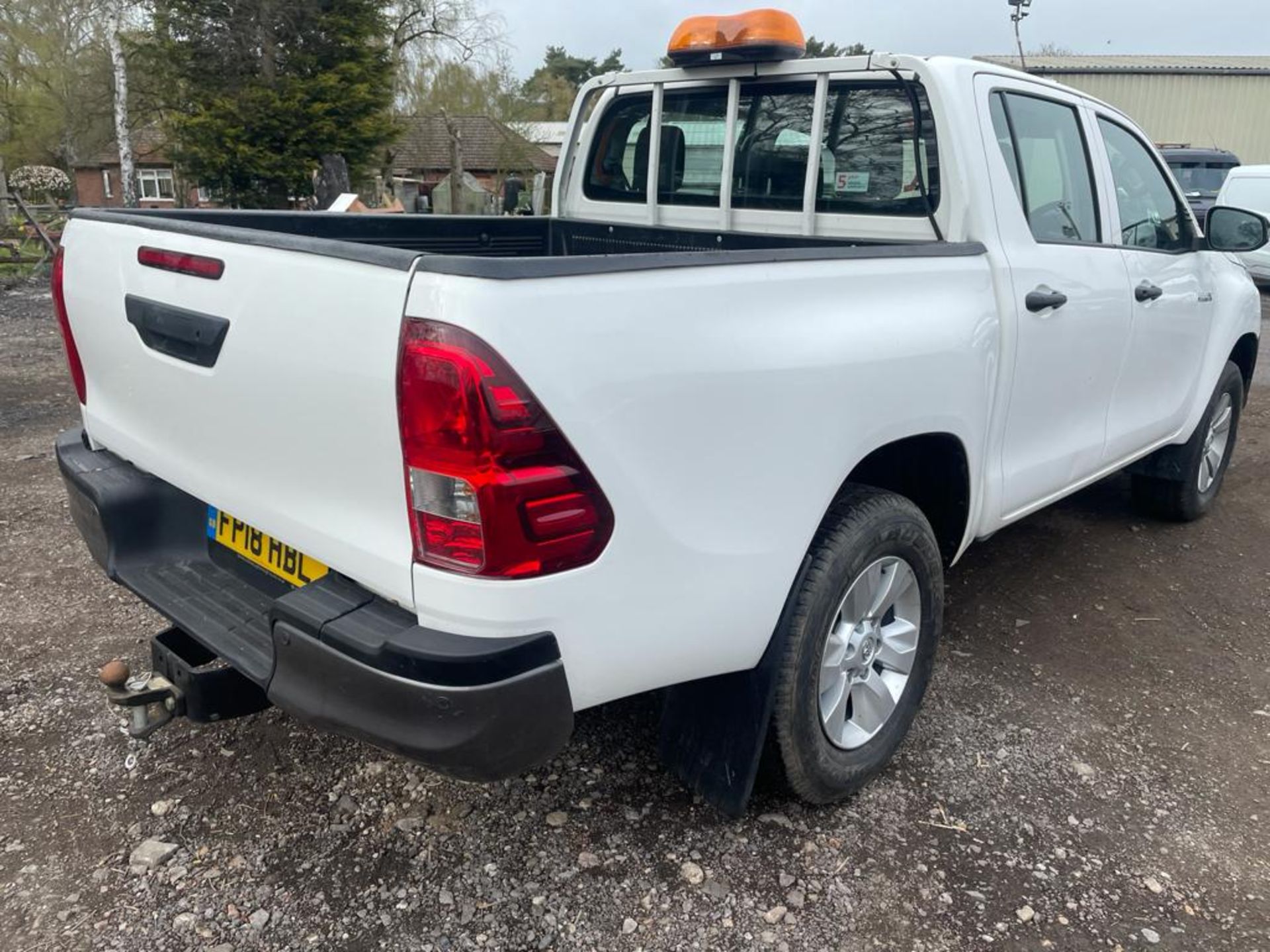 2018/18 REG TOYOTA HILUX ACTIVE D-4D 4WD DCB 2.4 DIESEL WHITE 4X4, SHOWING 1 FORMER KEEPER *PLUS VAT - Image 7 of 13