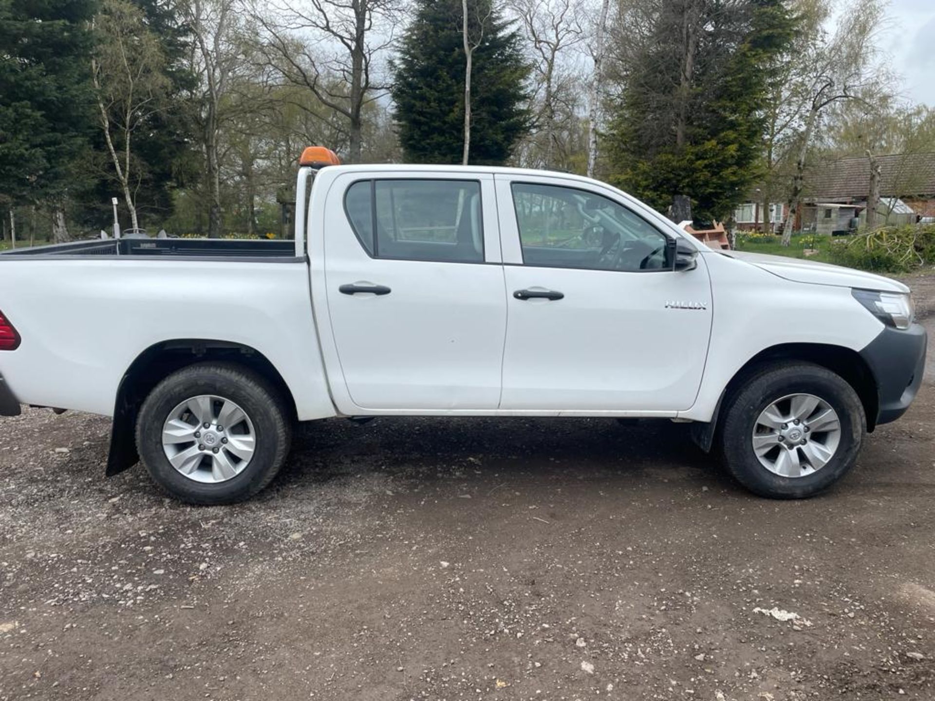 2018/18 REG TOYOTA HILUX ACTIVE D-4D 4WD DCB 2.4 DIESEL WHITE 4X4, SHOWING 1 FORMER KEEPER *PLUS VAT - Image 8 of 13