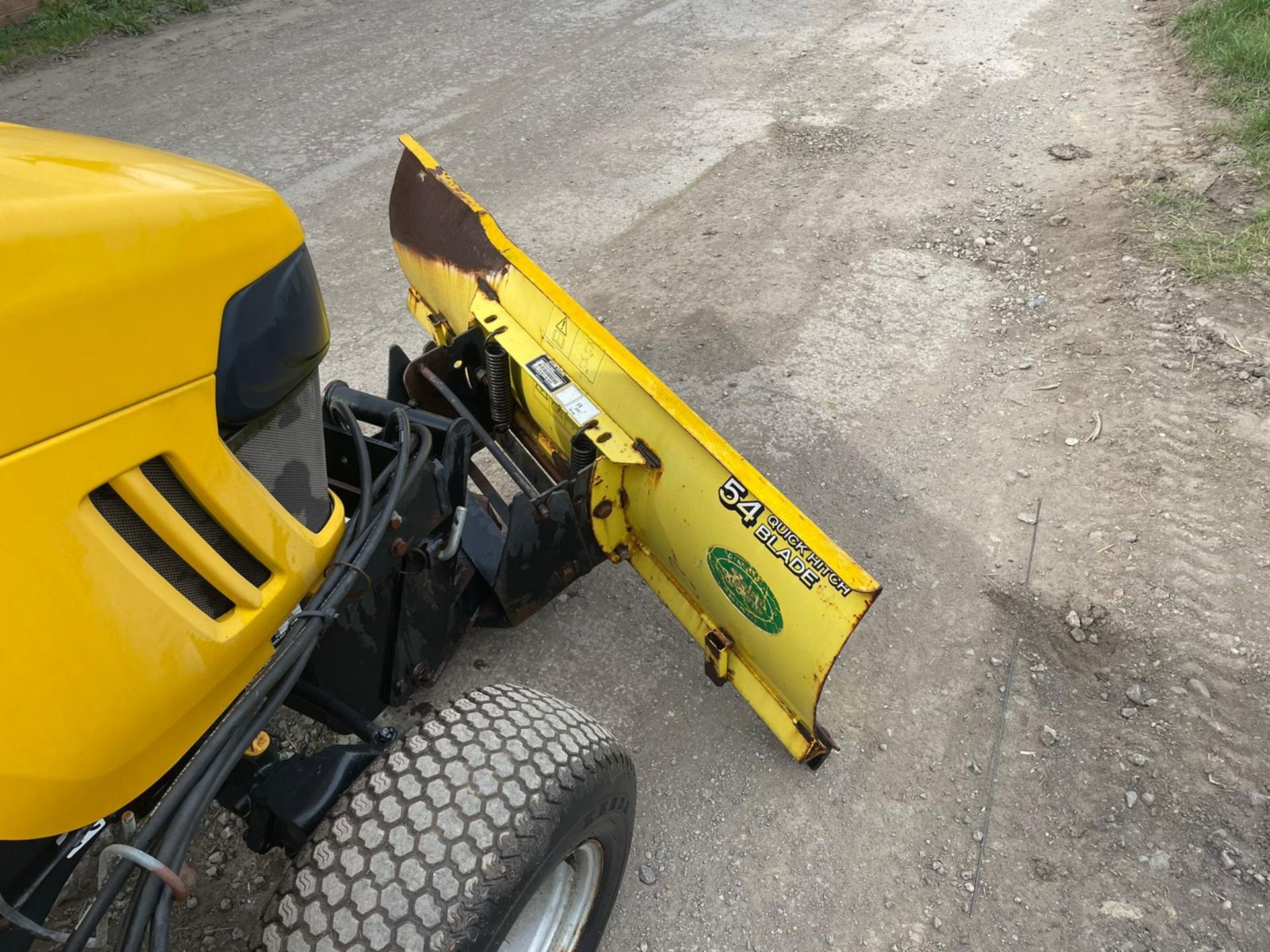 2010/60 JOHN DEERE 2320 COMPACT TRACTOR, LOW 315 HOURS, FULLY GLASS CAB *PLUS VAT* - Image 8 of 9