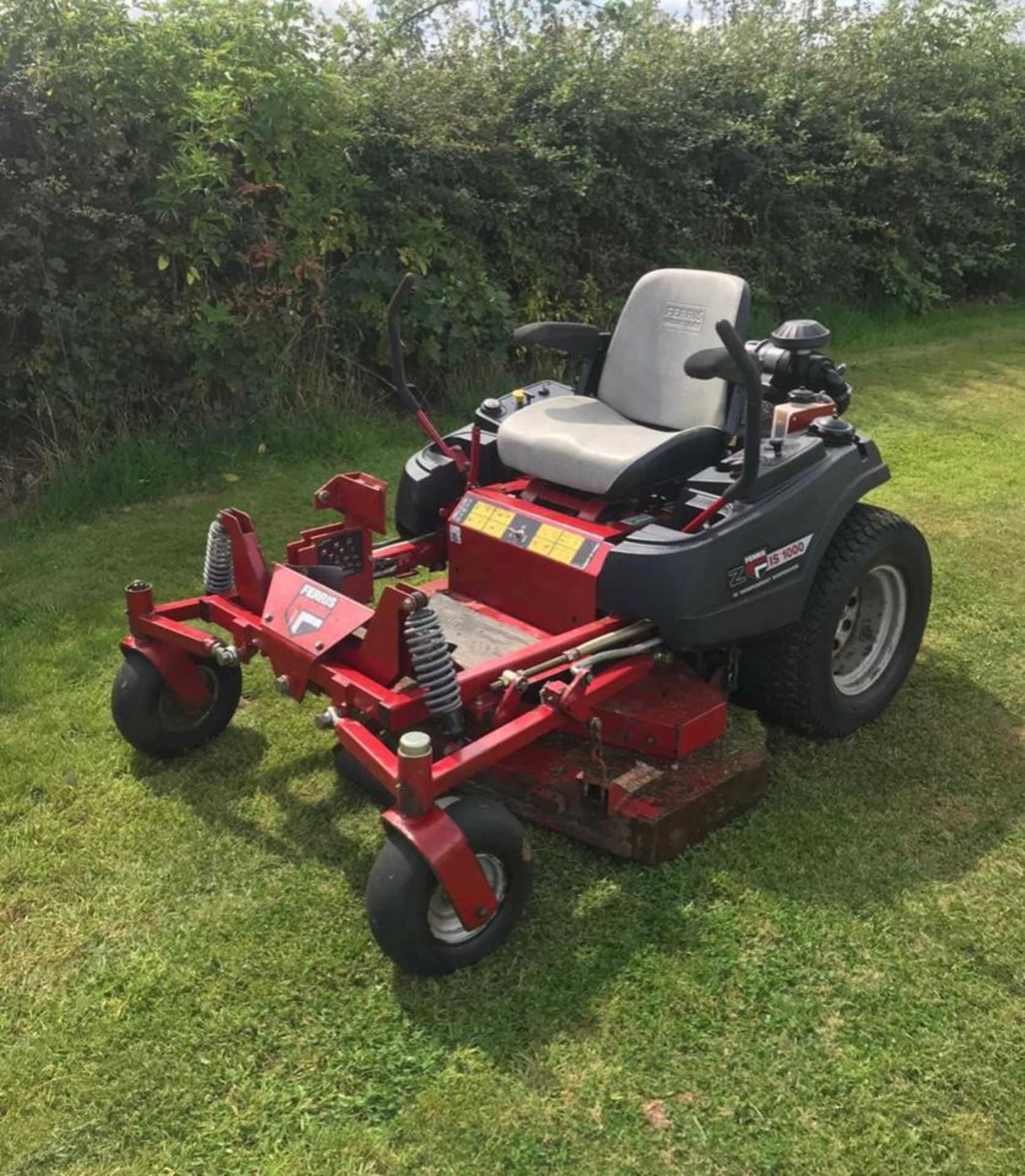FERRIS IS1000Z ZERO TURN MOWER, RUNS, DRIVES AND CUTS, LOW 778 HOURS, USED BUT GOOD CONDITION - Image 2 of 5