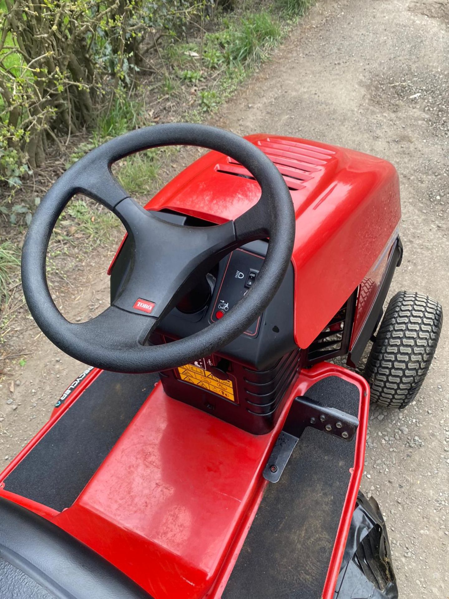 TORO XLS380 RIDE ON LAWN MOWER, RUNS WORKS AND CUTS WELL *NO VAT* - Image 7 of 7